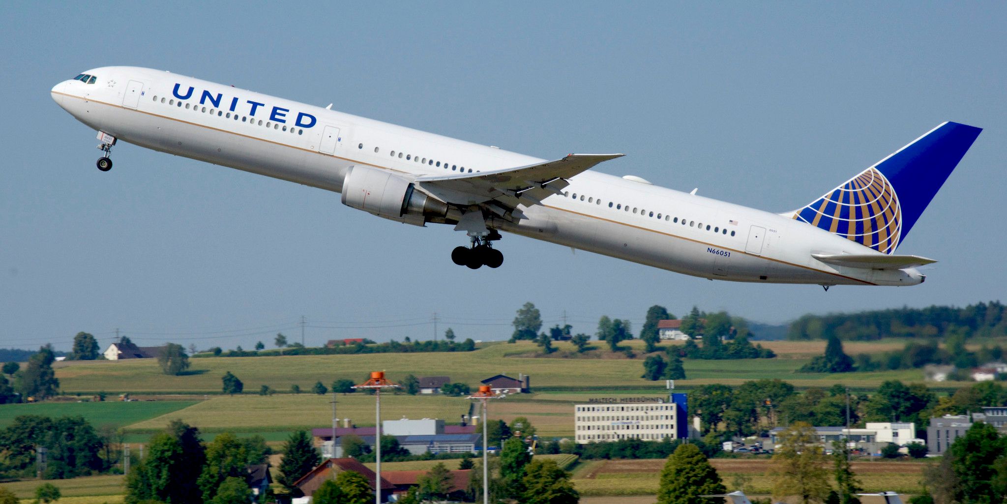 United Boeing 767-400