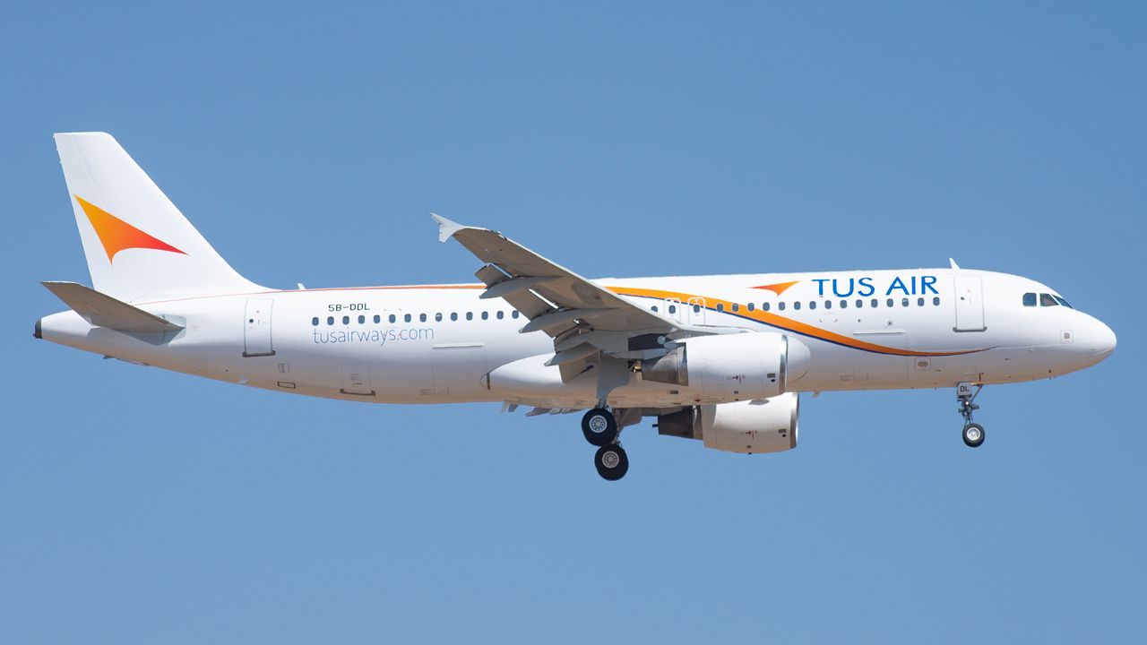 TUS Airways airbus A320