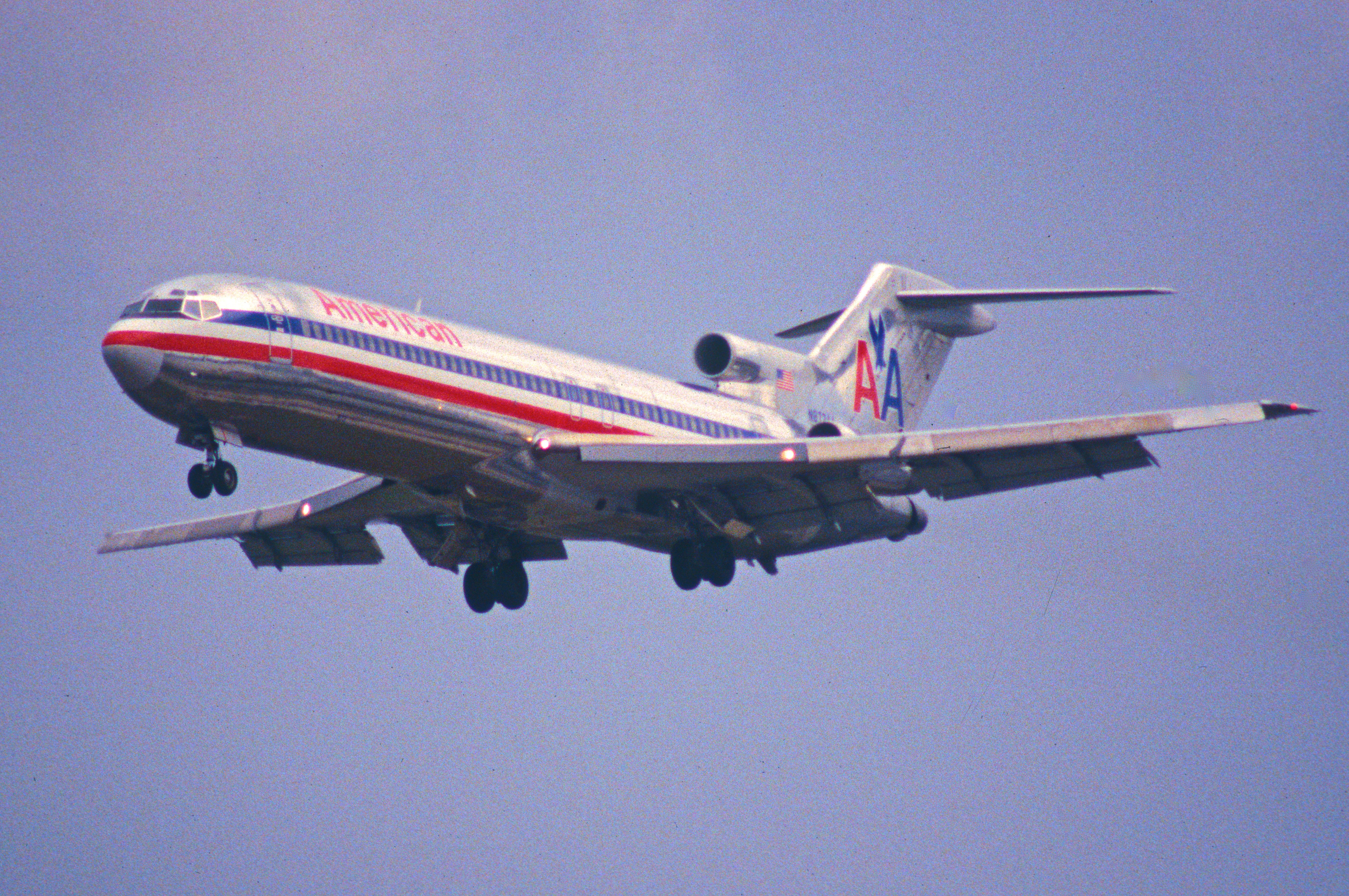 An American Airlines Boeing 727-200 flying in the sky.