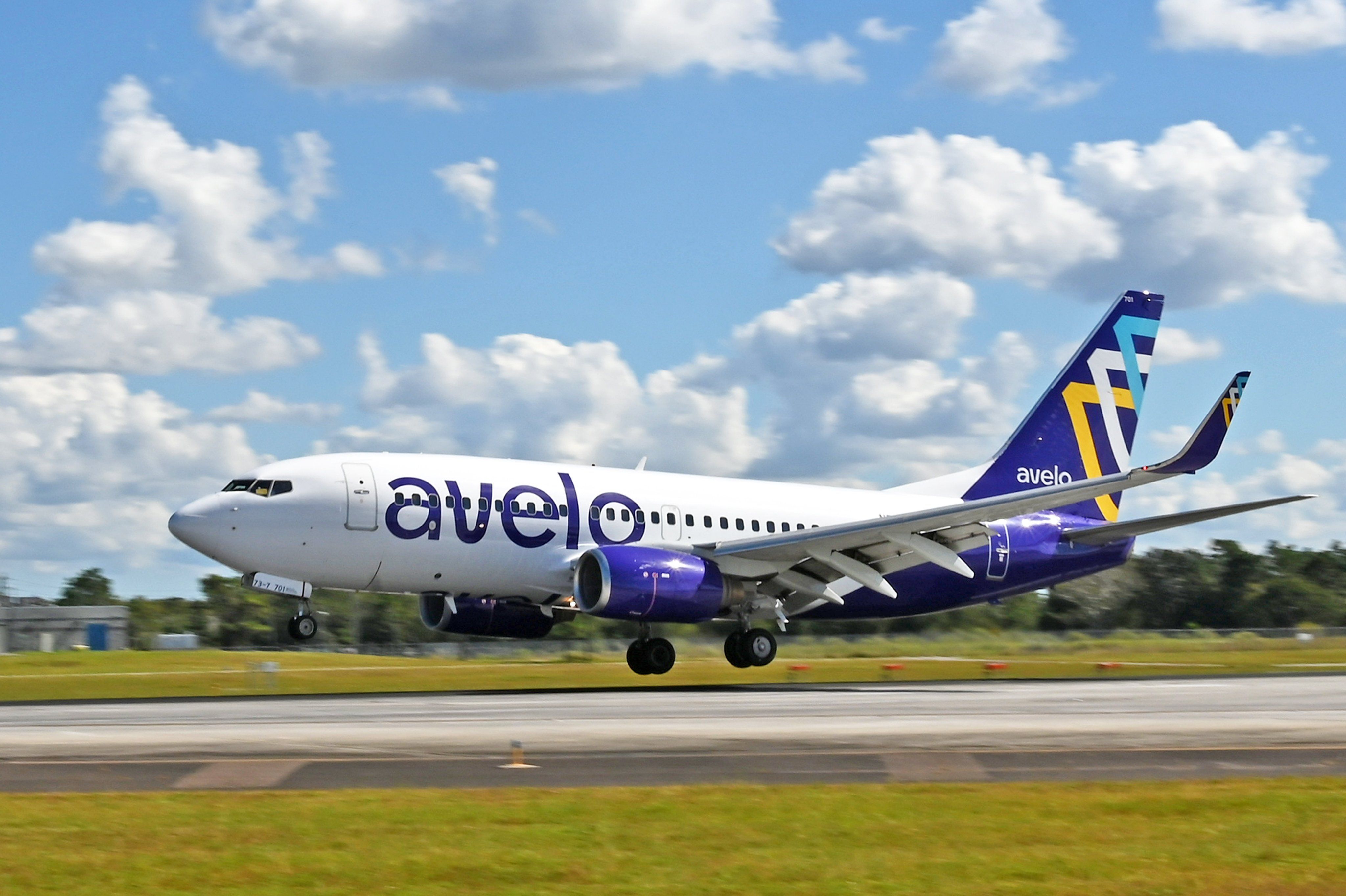An Avelo Boeing 737-700 about to land.