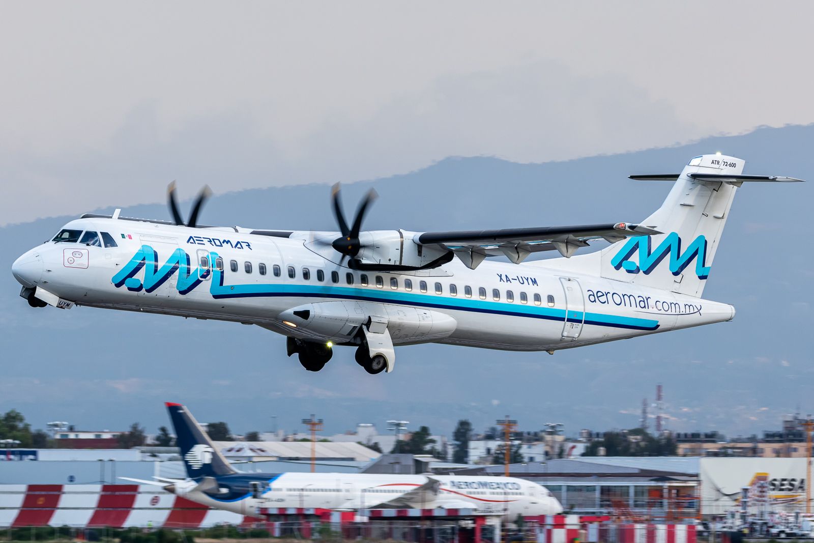 Avion de Transport Regional ATR-72-600 Aeromar XA-UYM MMMX May 27 2021 AF 01