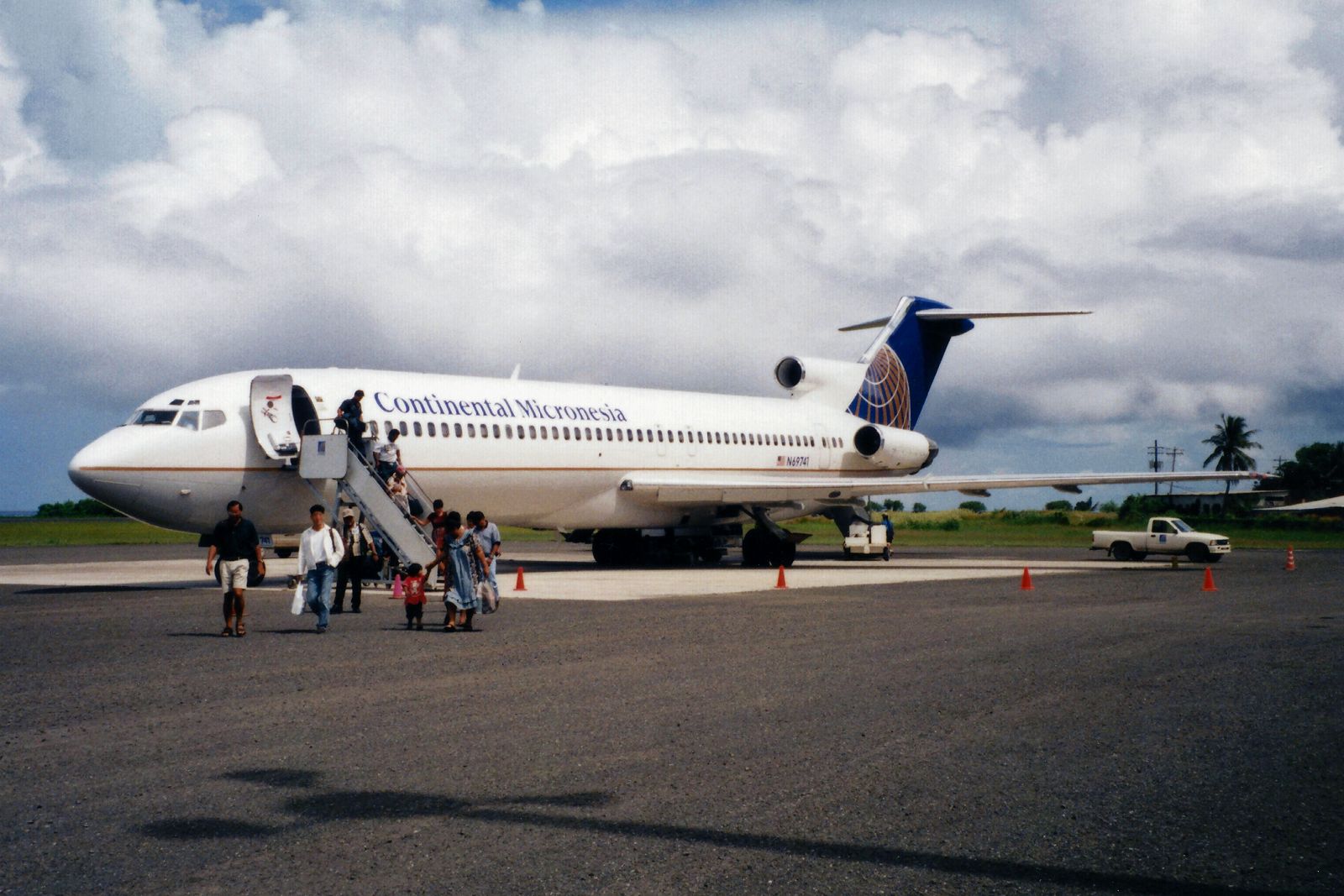 Continental Micronesia Boeing 727