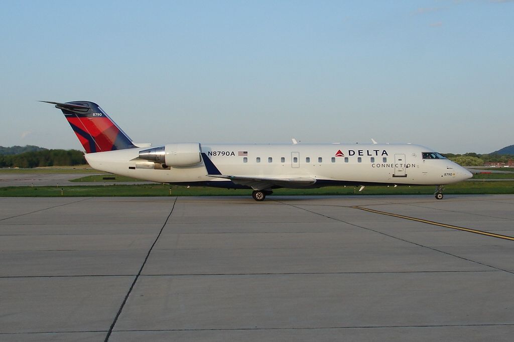 Delta Connection CRJ200
