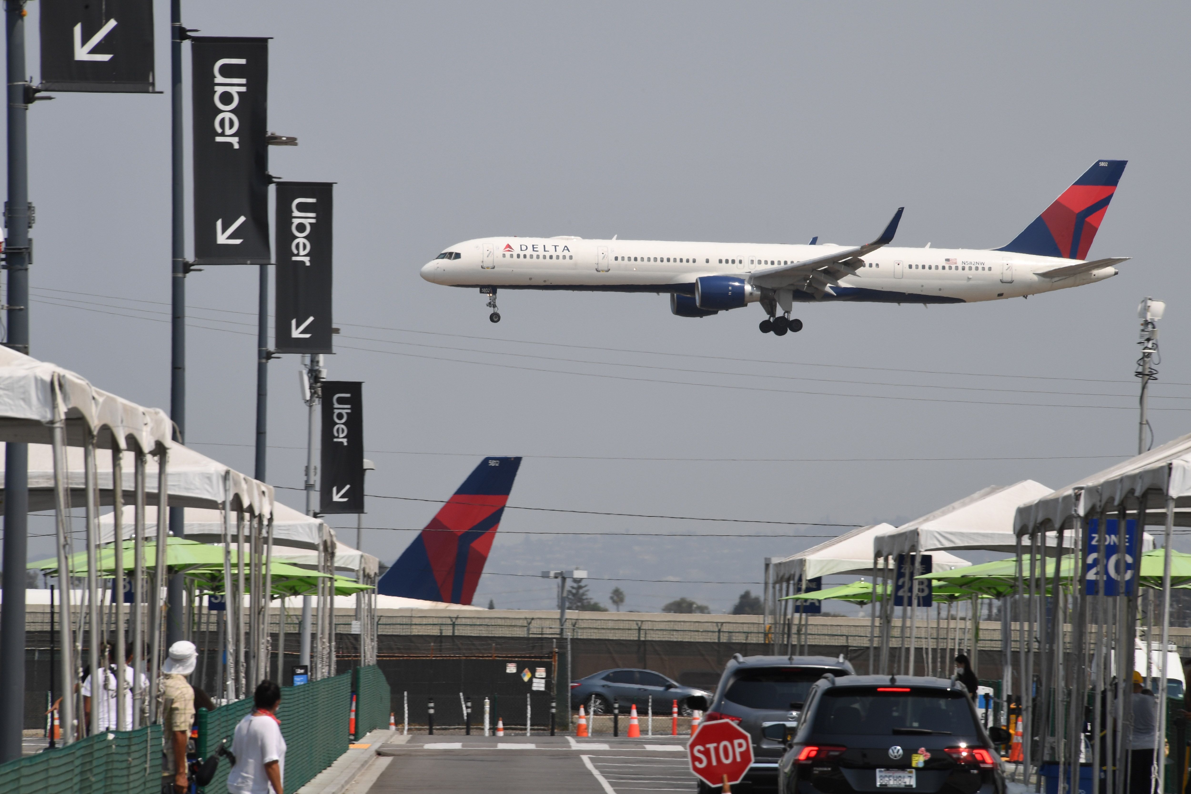 Delta aircraft flies over an Uber pick up location