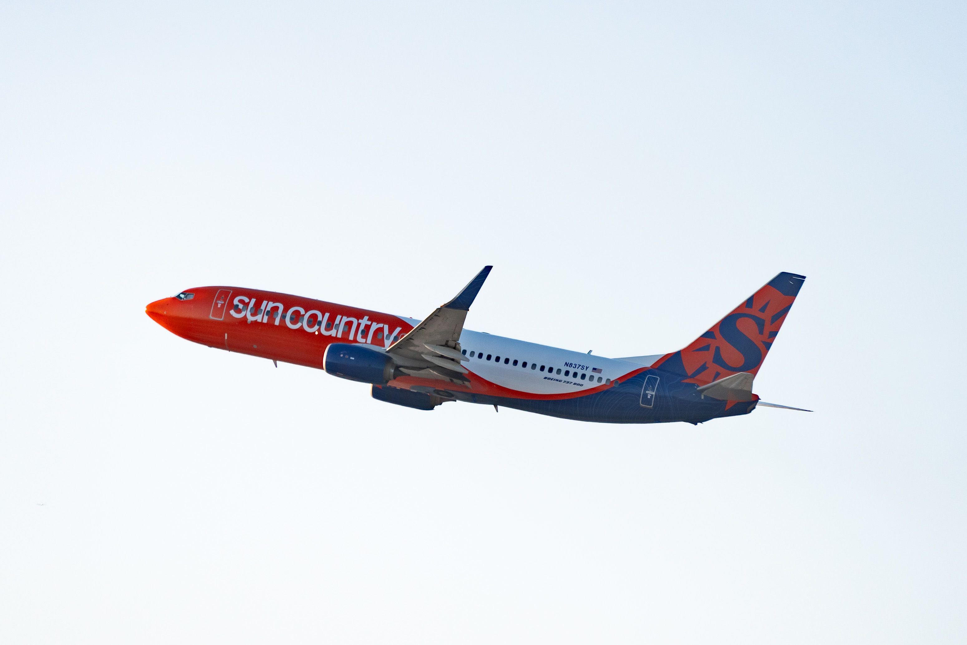 GettyImages-1228234139 - Sun Country Airlines 737 Taking Off