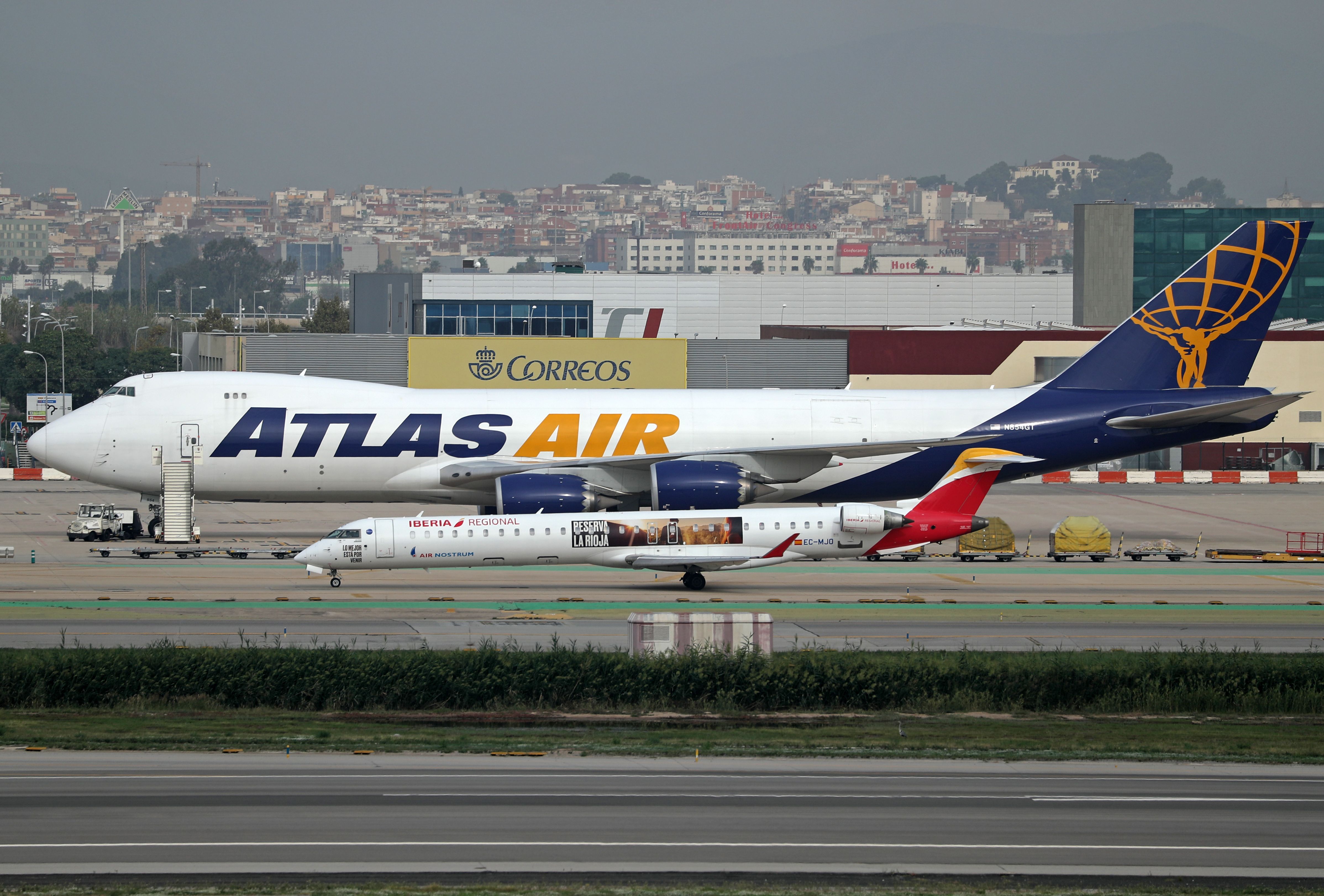 Atlas Air 747 and Iberia Embraer regional jet side by side 