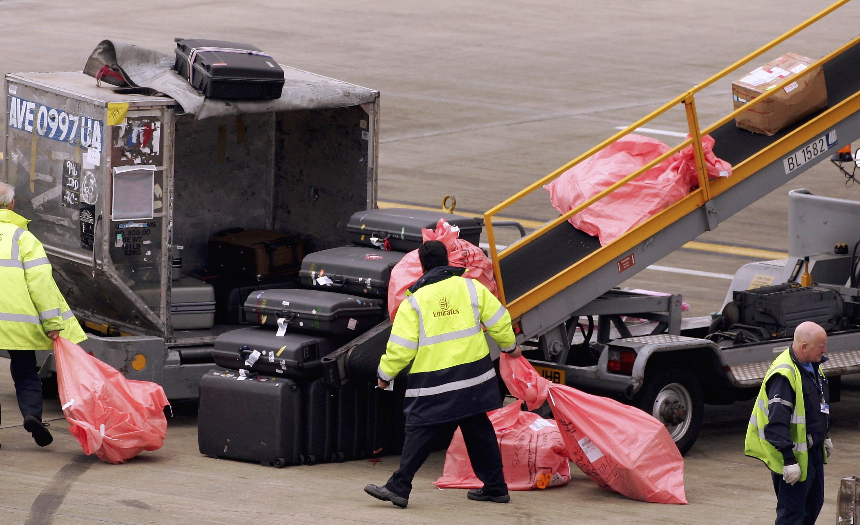 How UK Passengers Can Avoid Dropping Checked Baggage On The Day Of