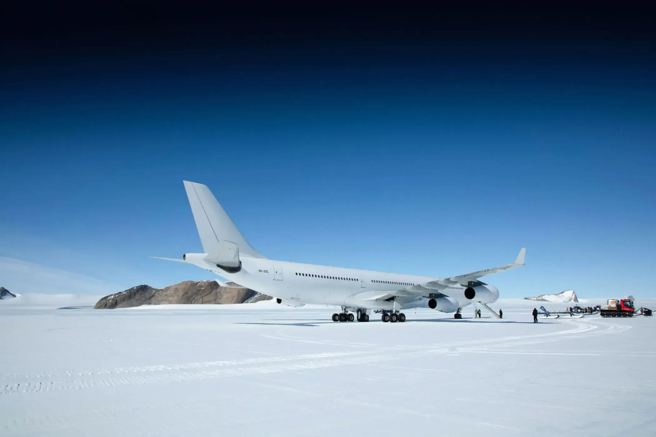 Hi Fly Antartica Airbus A340