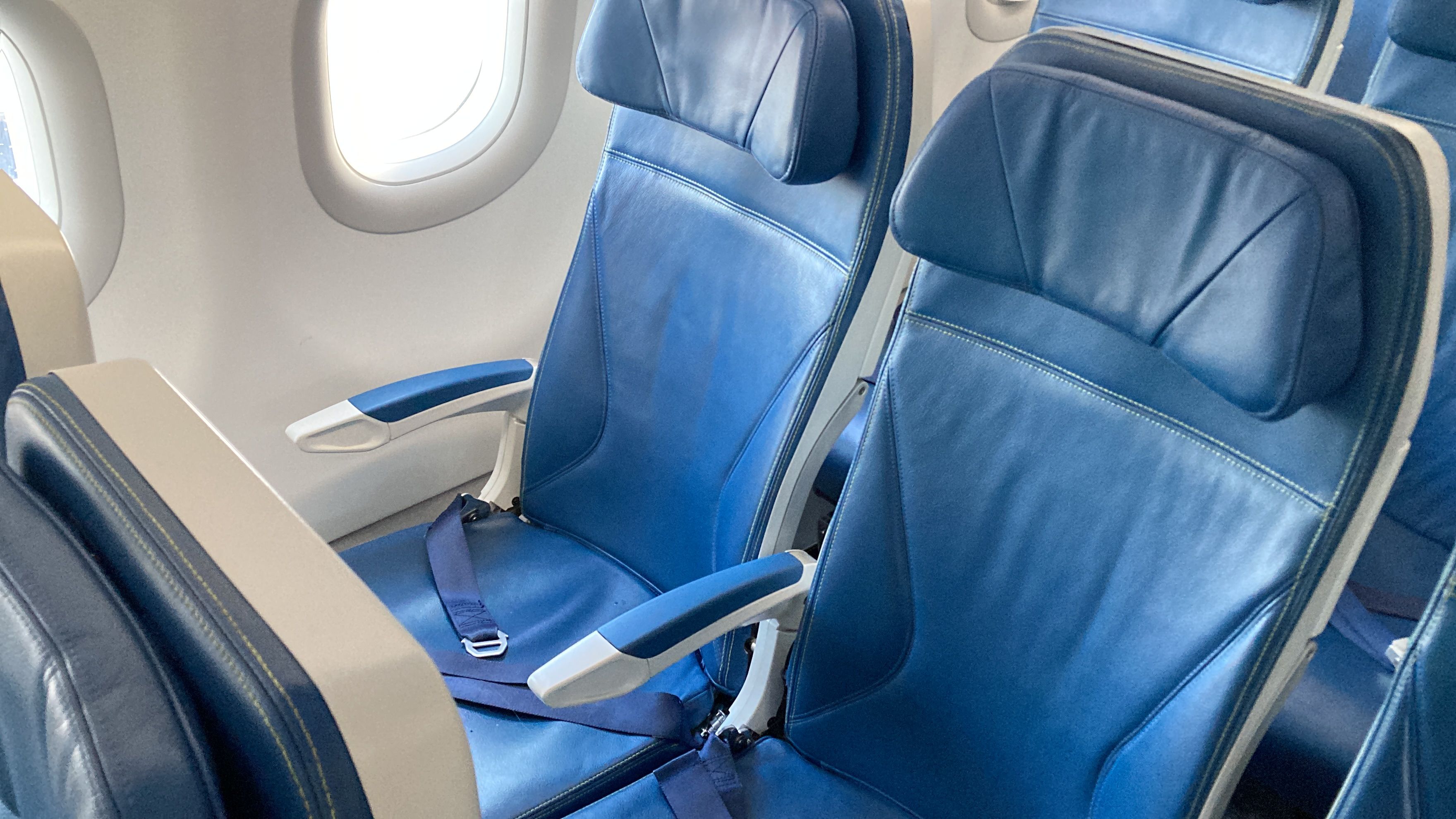 Airbus A321LR Flight Review: Air Transat From London To Montreal