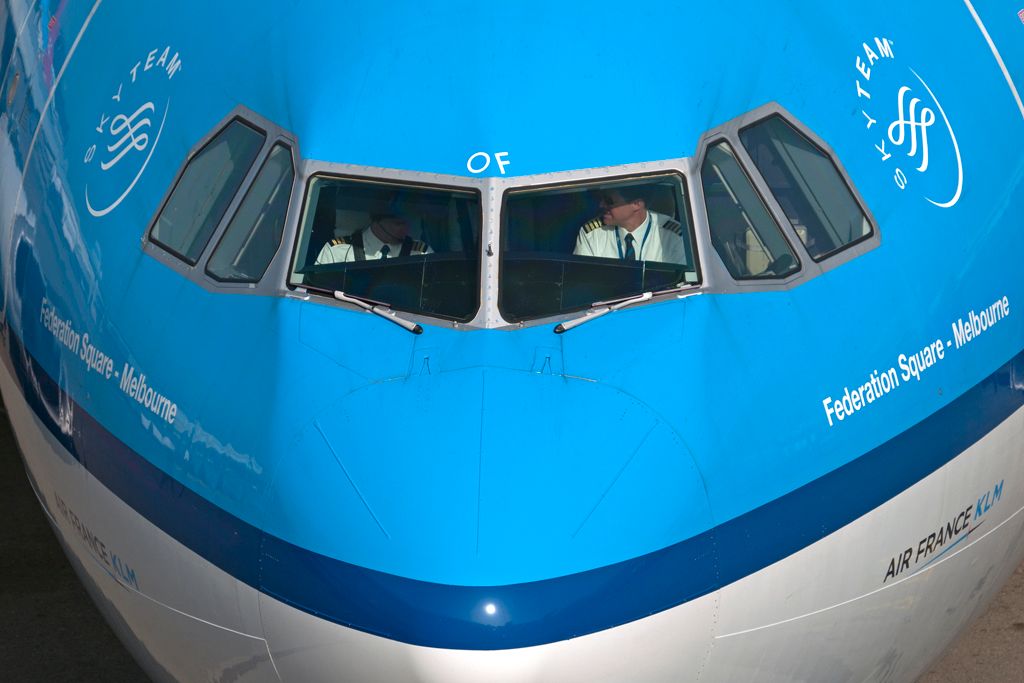KLM A330-200 cockpit view