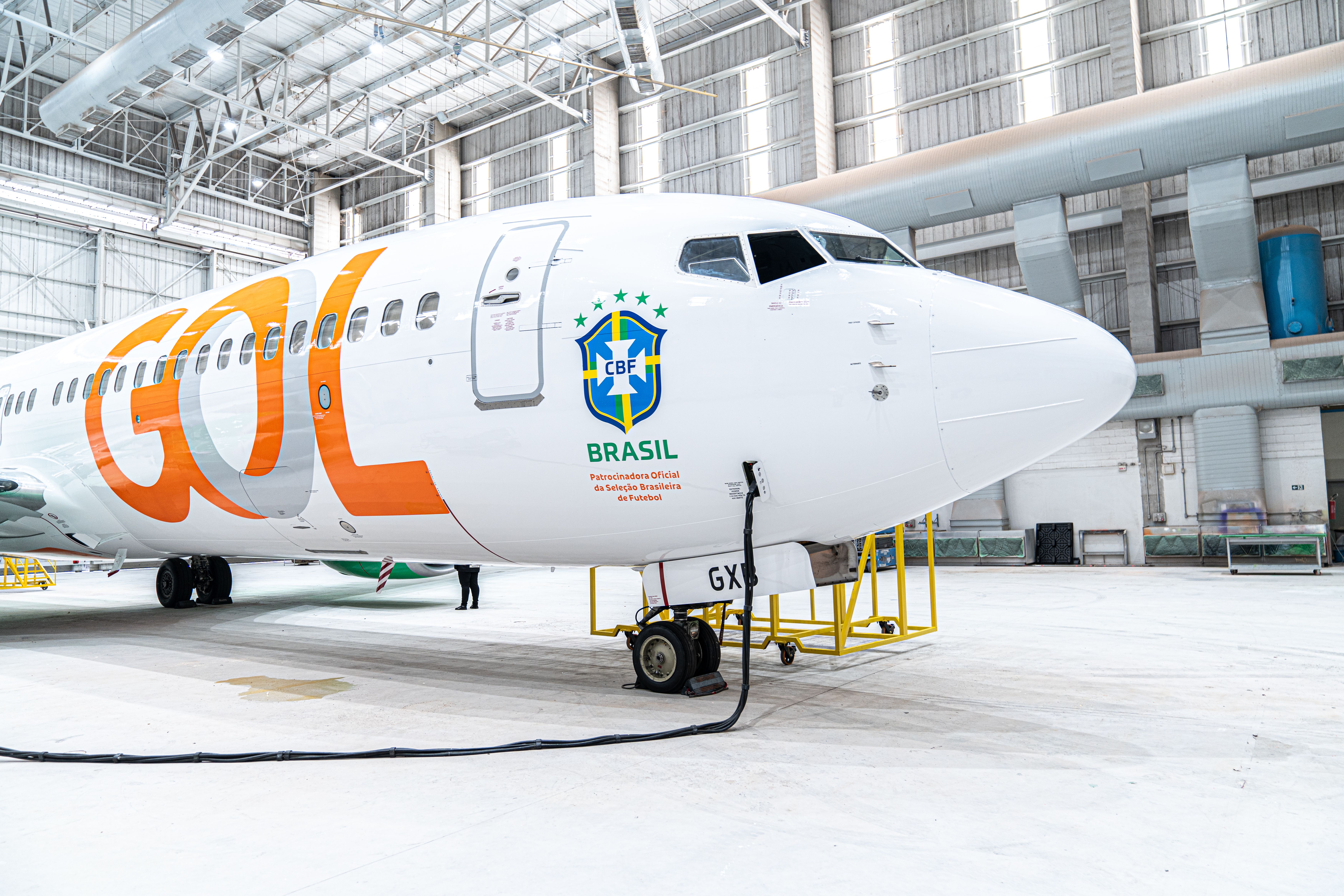 GOL's Boeing 737 with a football livery. 