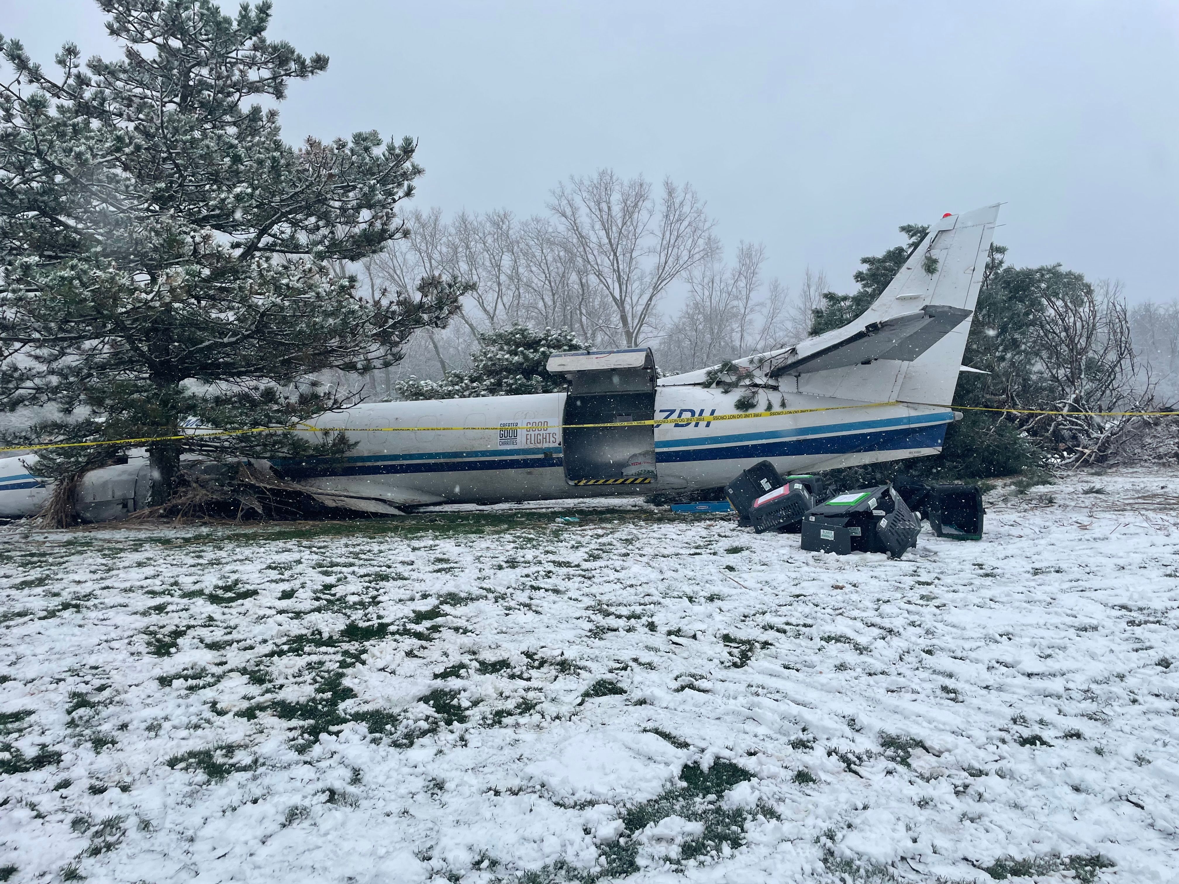 Ameriflight Metroliner crash lands on snowy golf course with