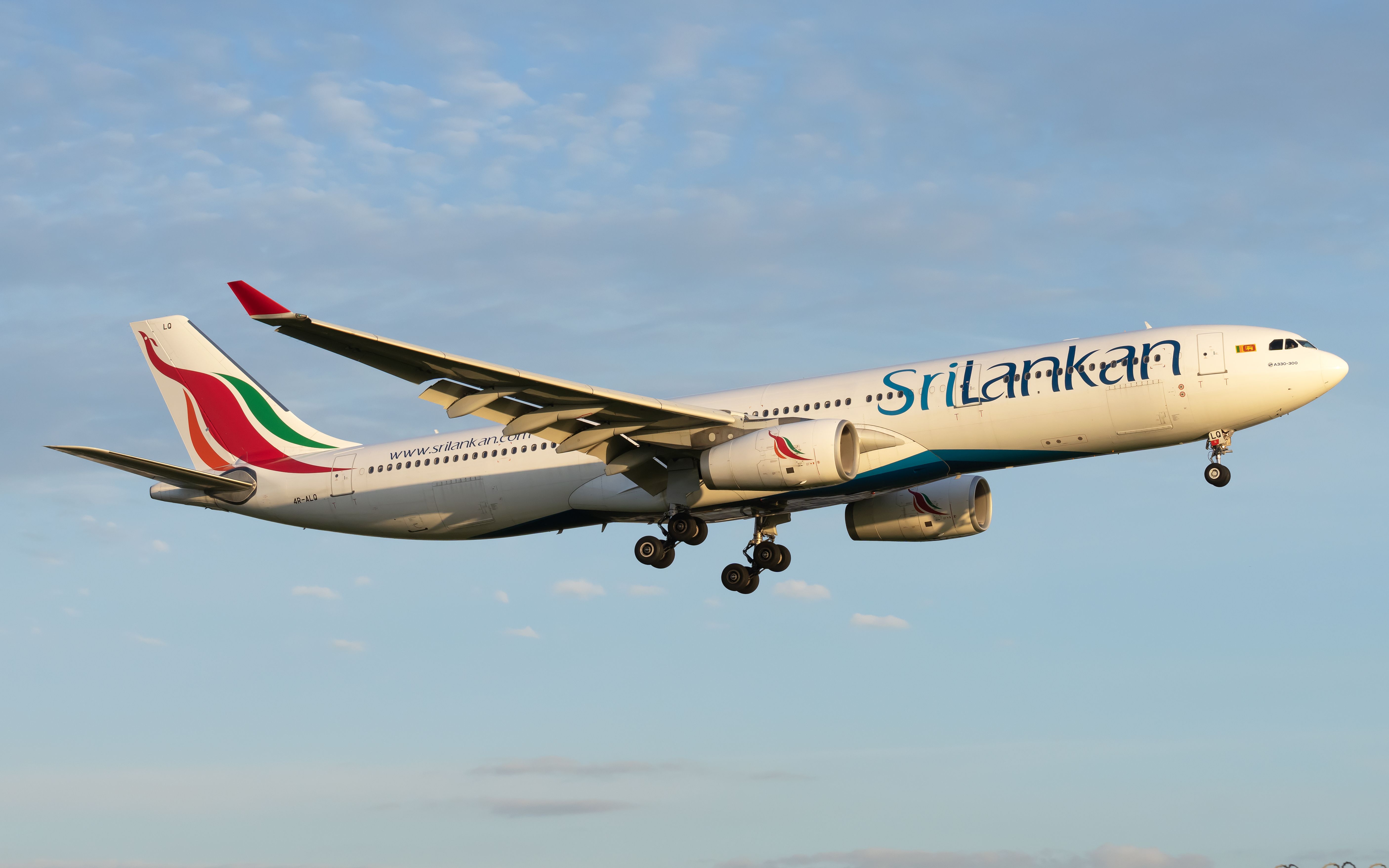 SriLankan Airlines Airbus A330-343 4R-ALQ