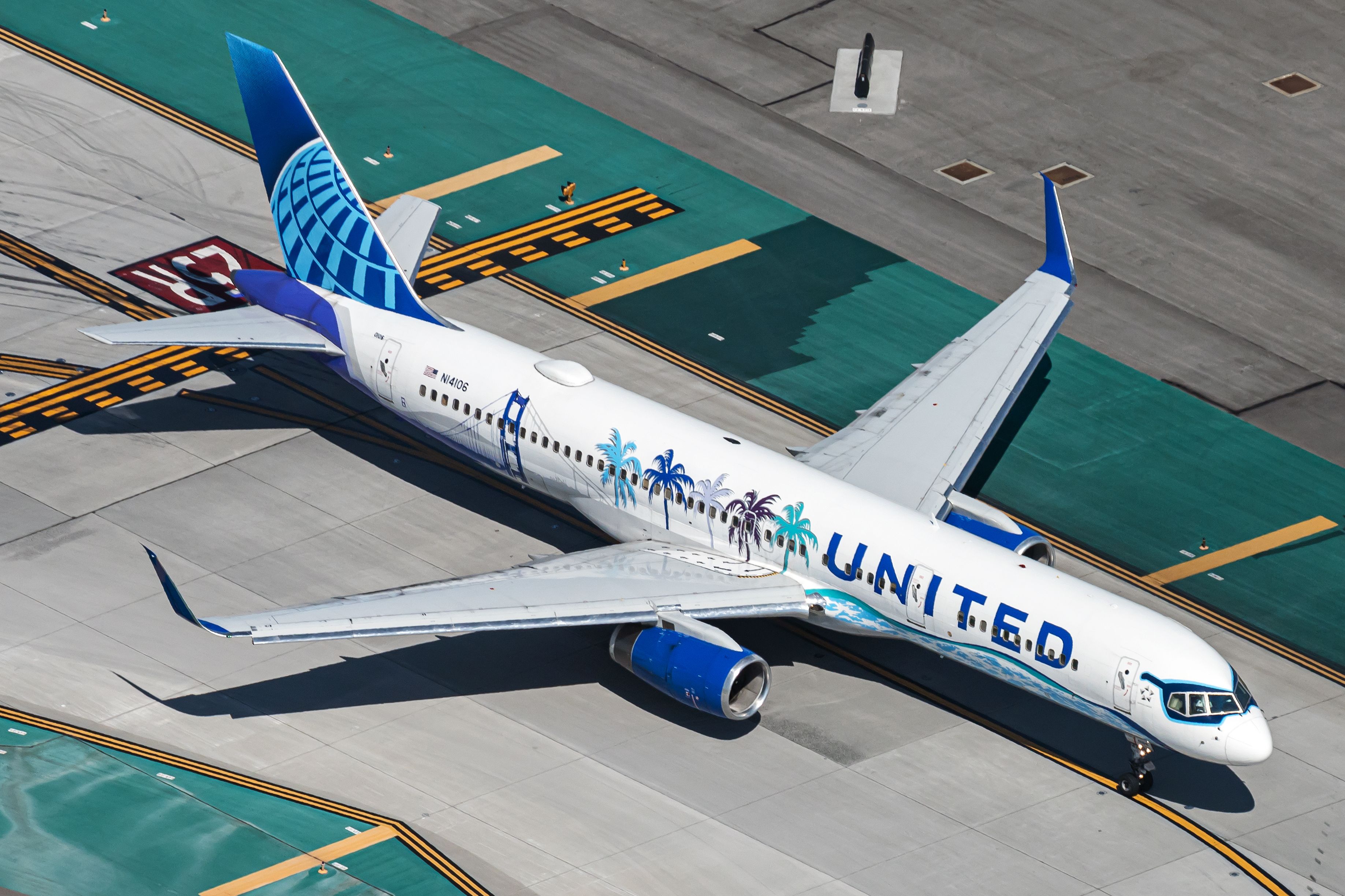 United Airlines (Her Art Here-California Livery) Boeing 757-224 