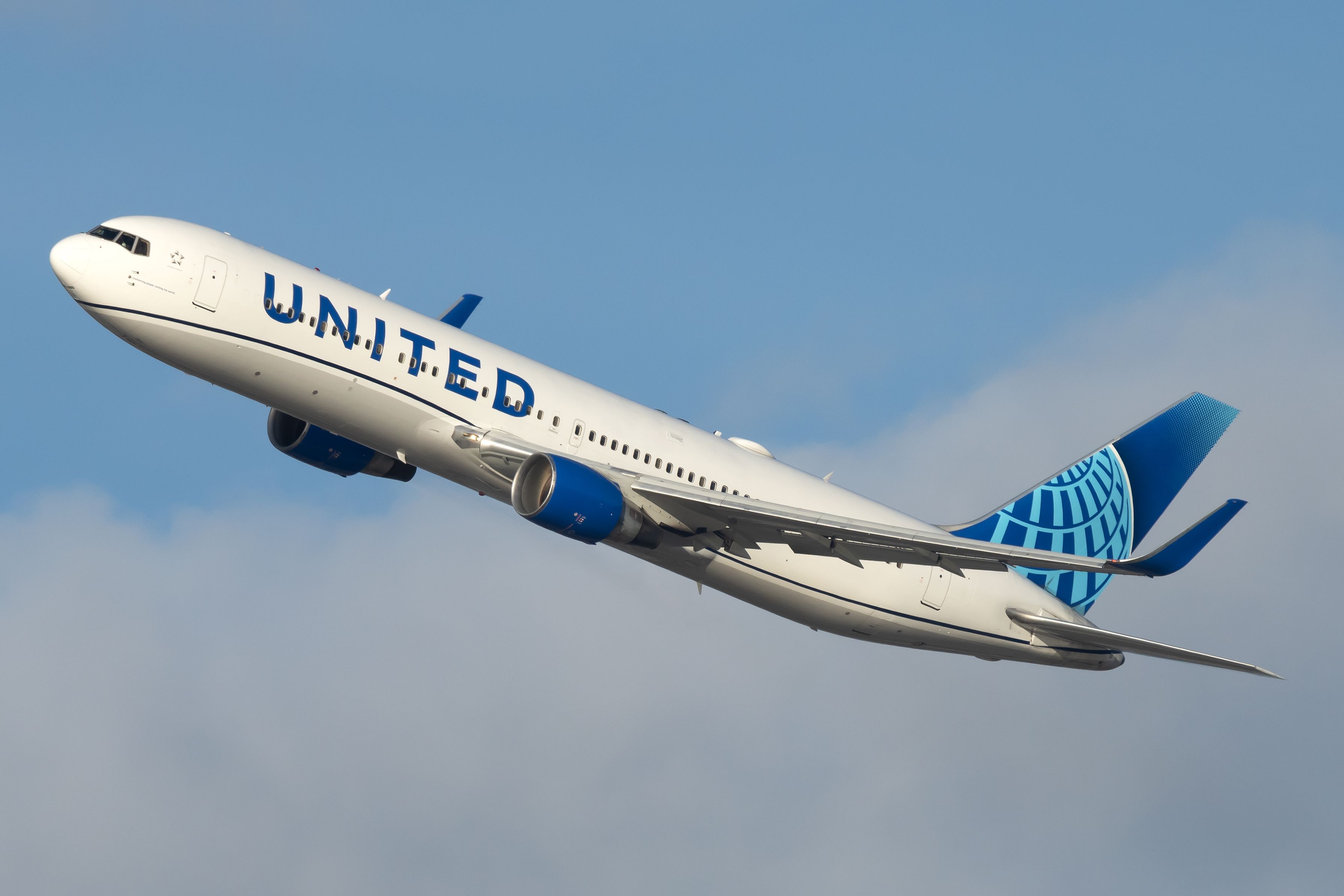United Boeing 767 in flight