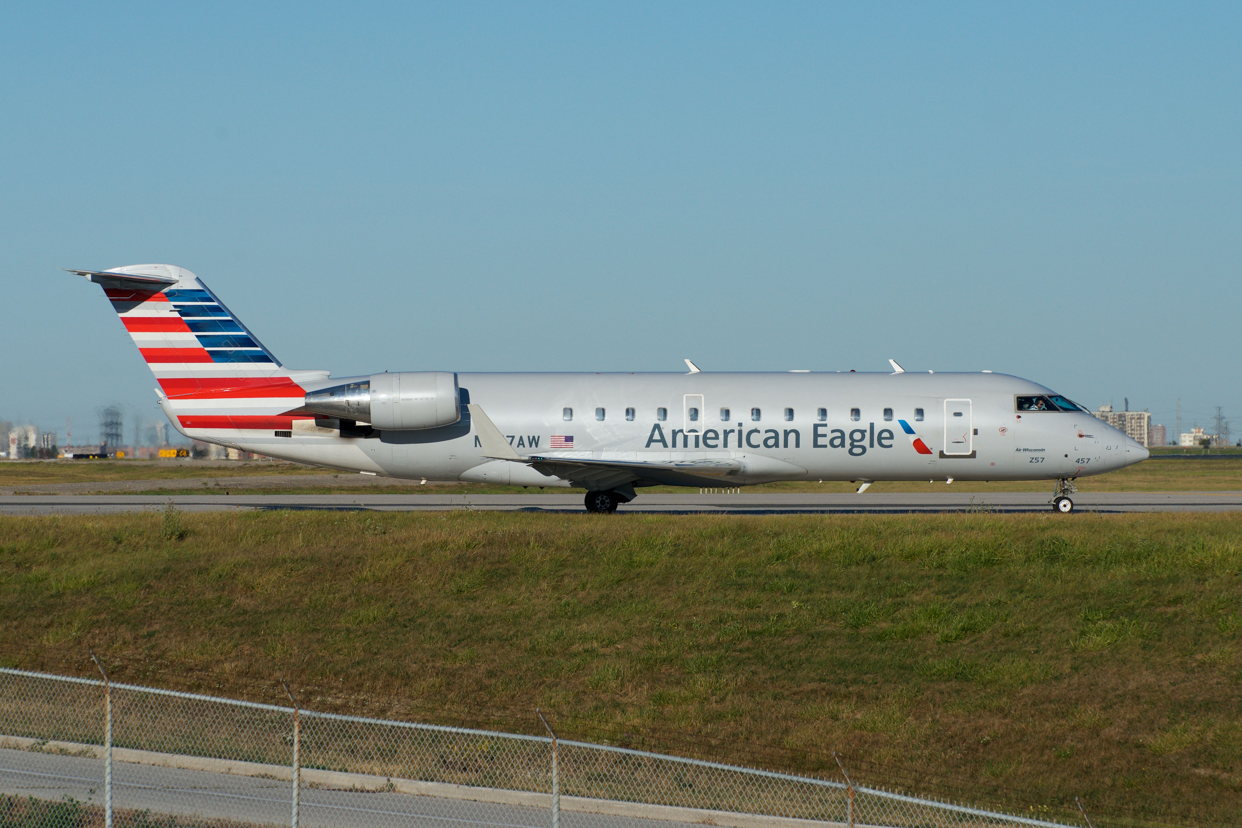 高い品質 航空機・ヘリコプター American CRJ200 BOMBARDIER