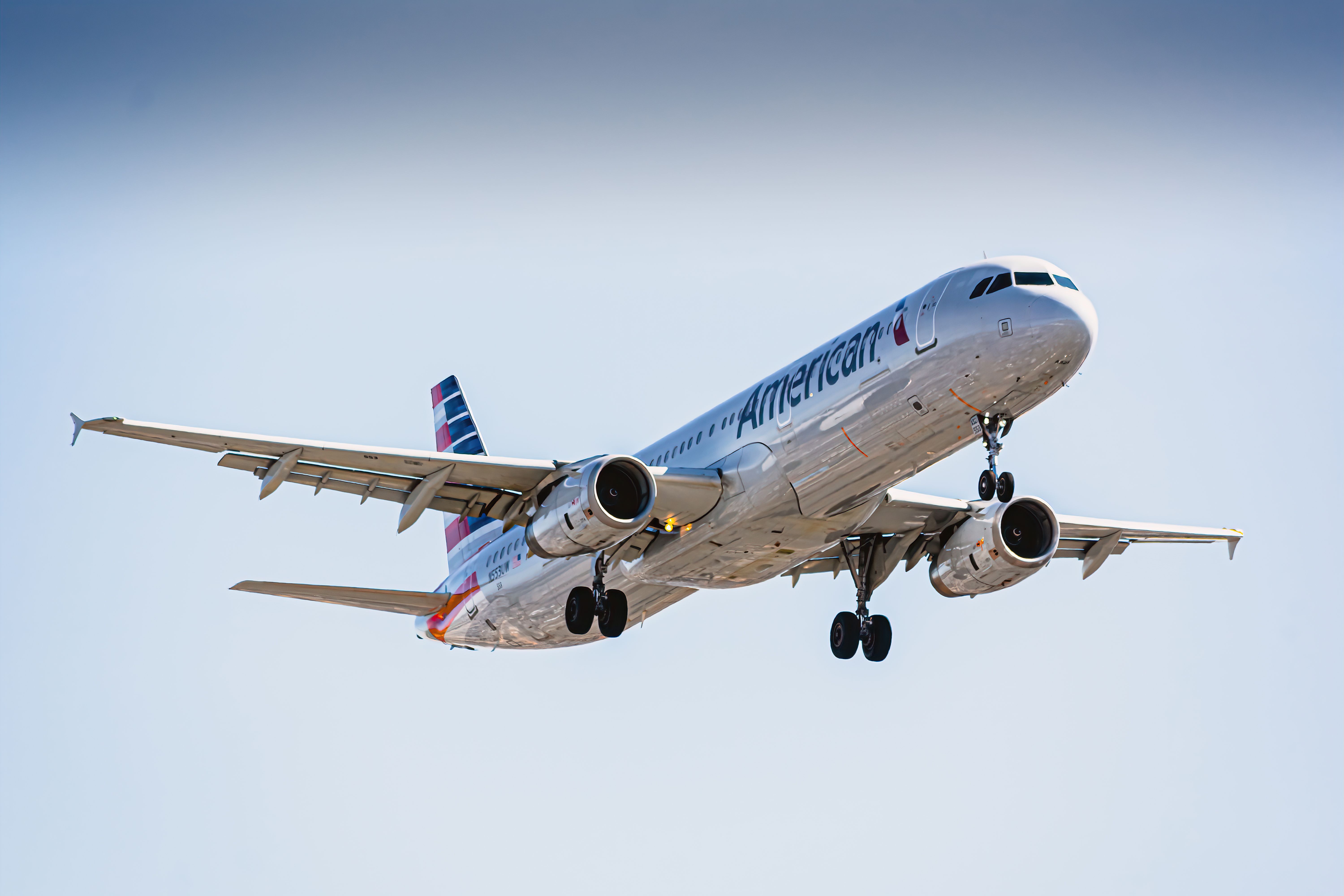 American Airlines Airbus A320 landing at LAX