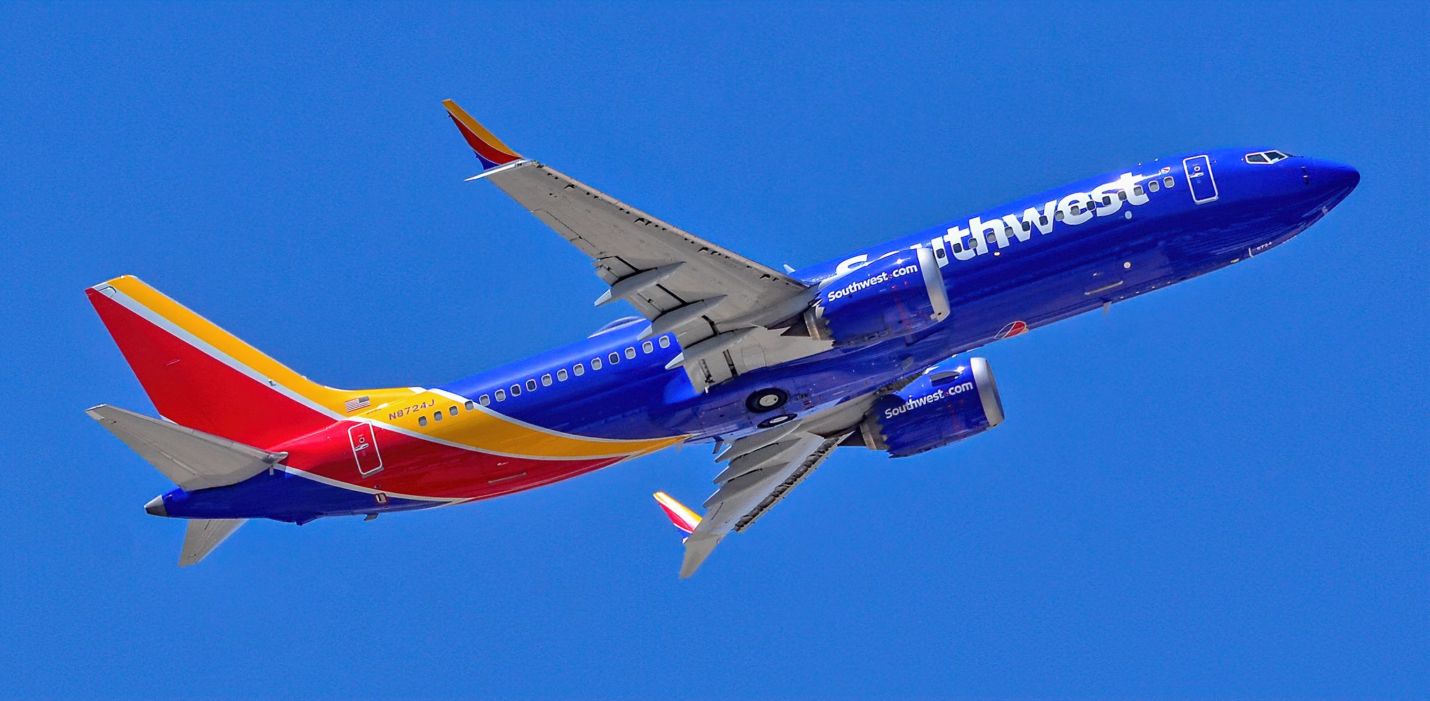 Southwest Boeing 737 MAX 8 Diverts To Arkansas Following Alleged Assault
