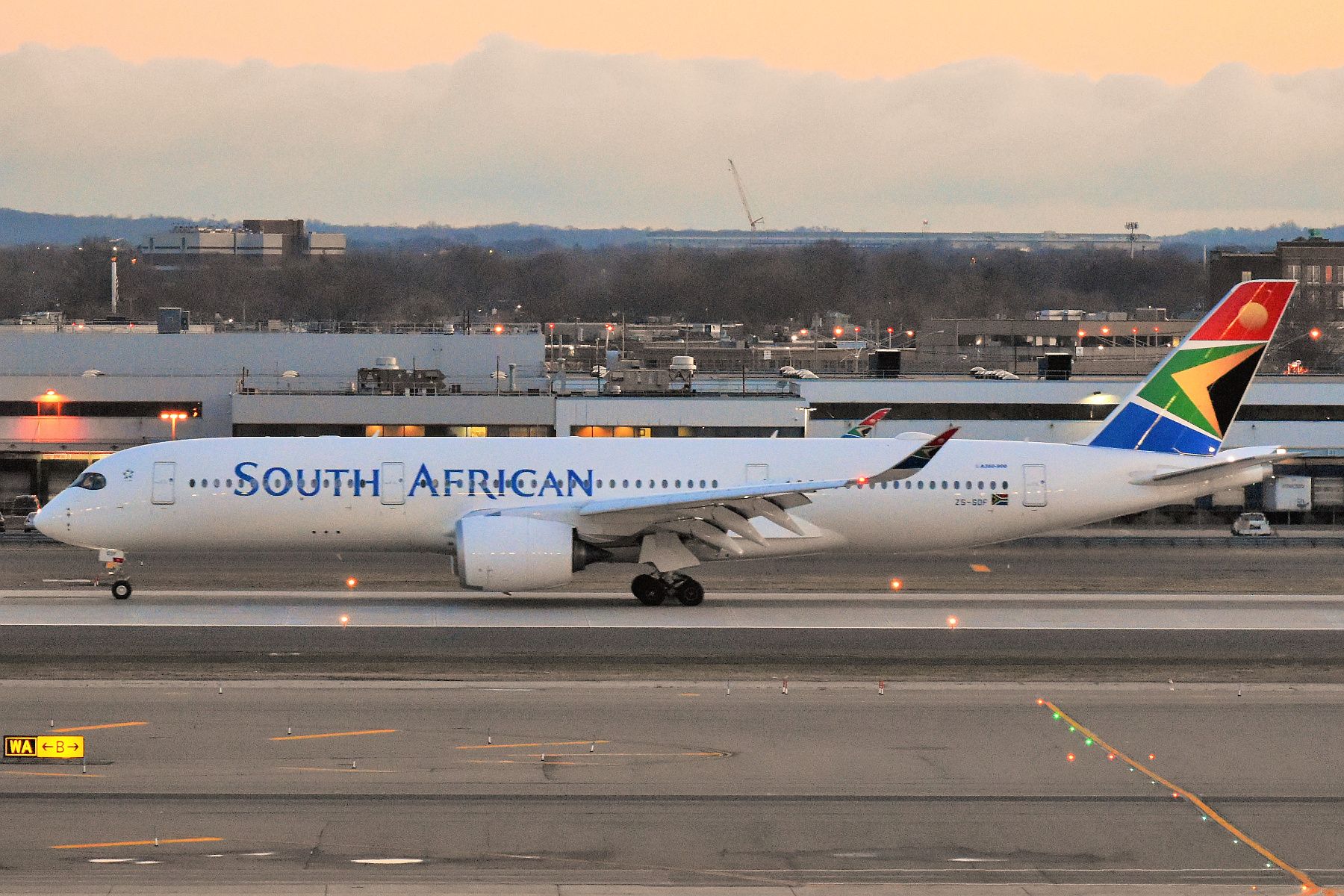 South African Airways Airbus A350 941 Zs Sdf Arriving At Jfk Airport 