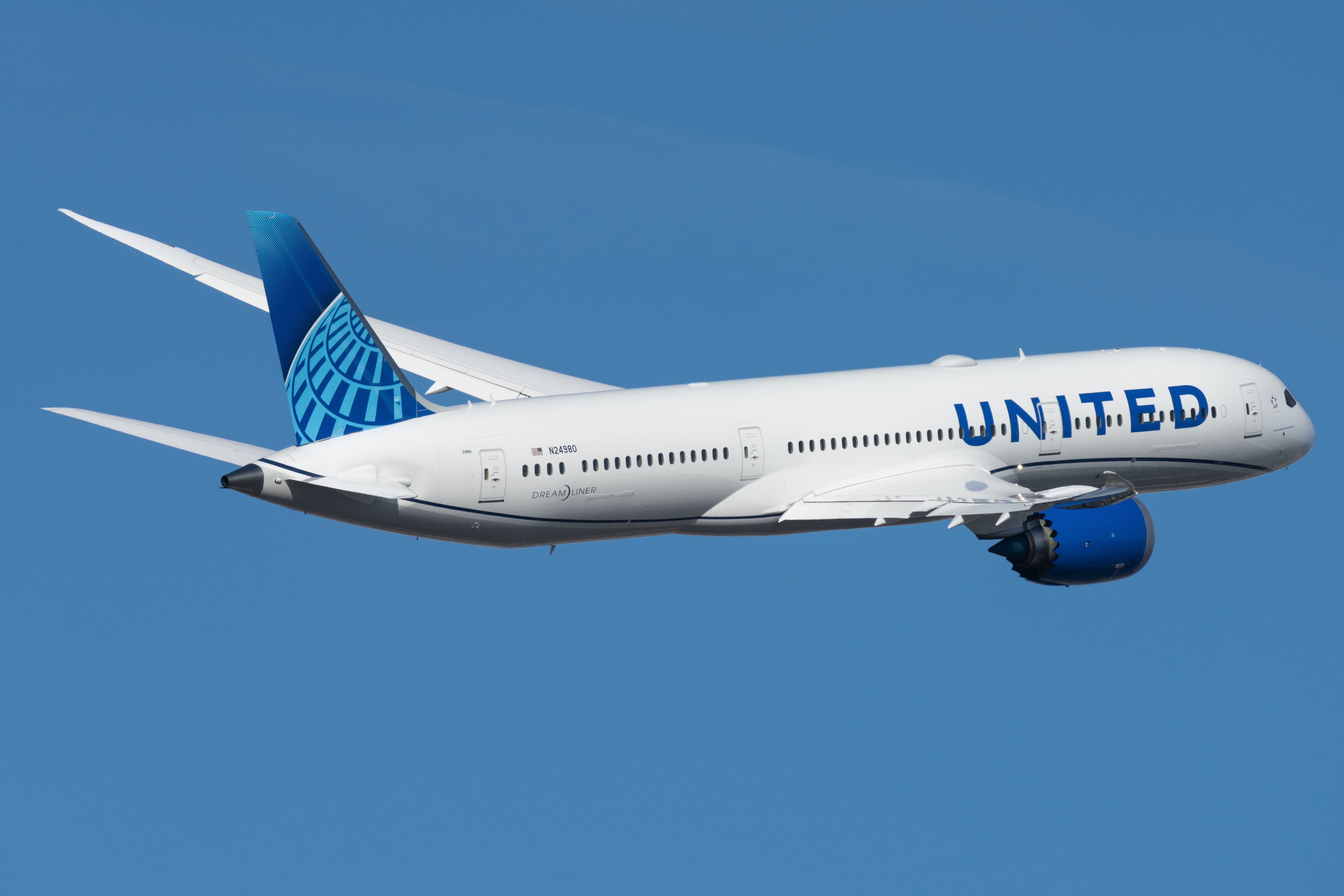 A United Airlines Boeing 787-9 Dreamliner Flying in the sky.