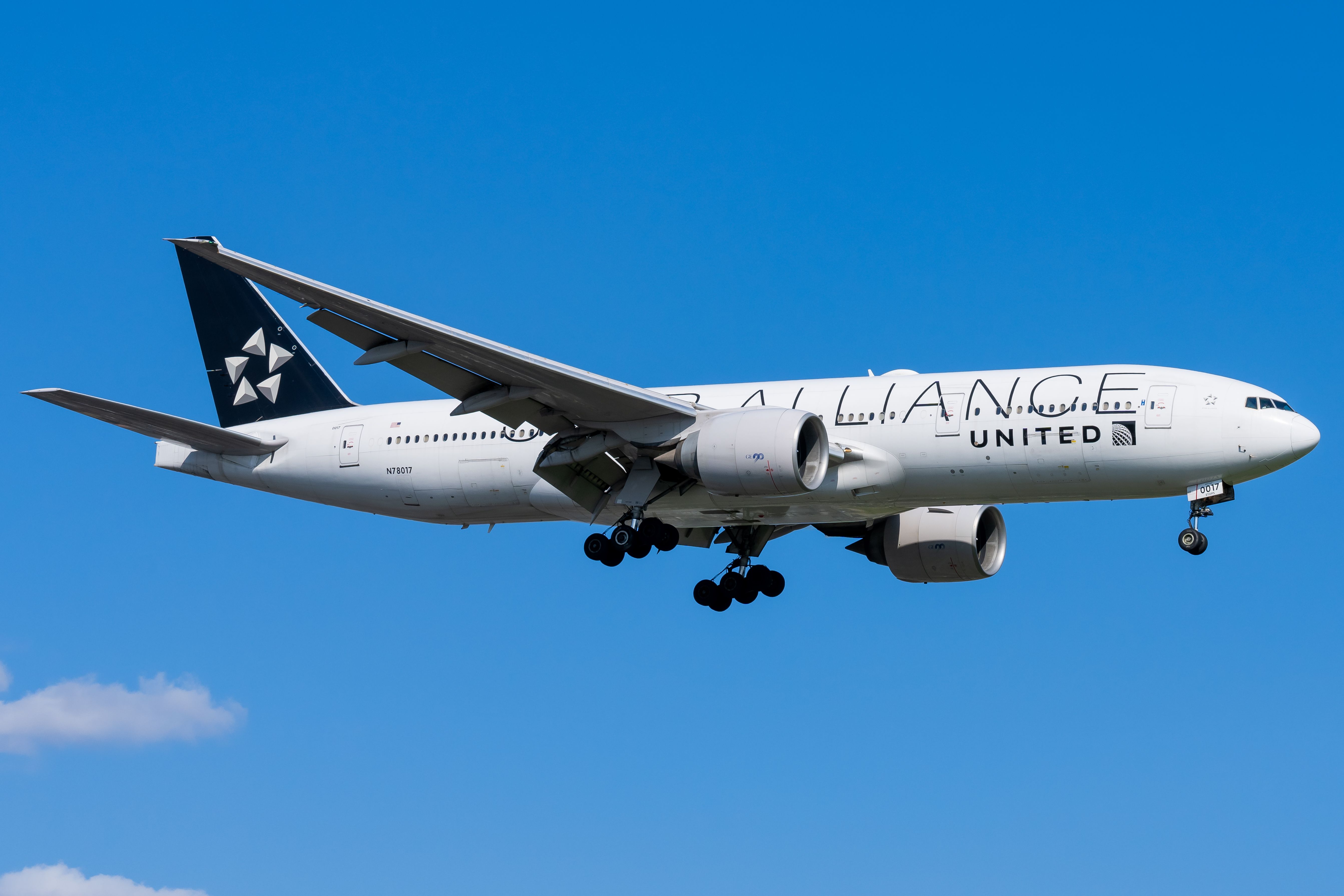 A United Airlines Beoing 777 in Star Alliance livery on final approach.