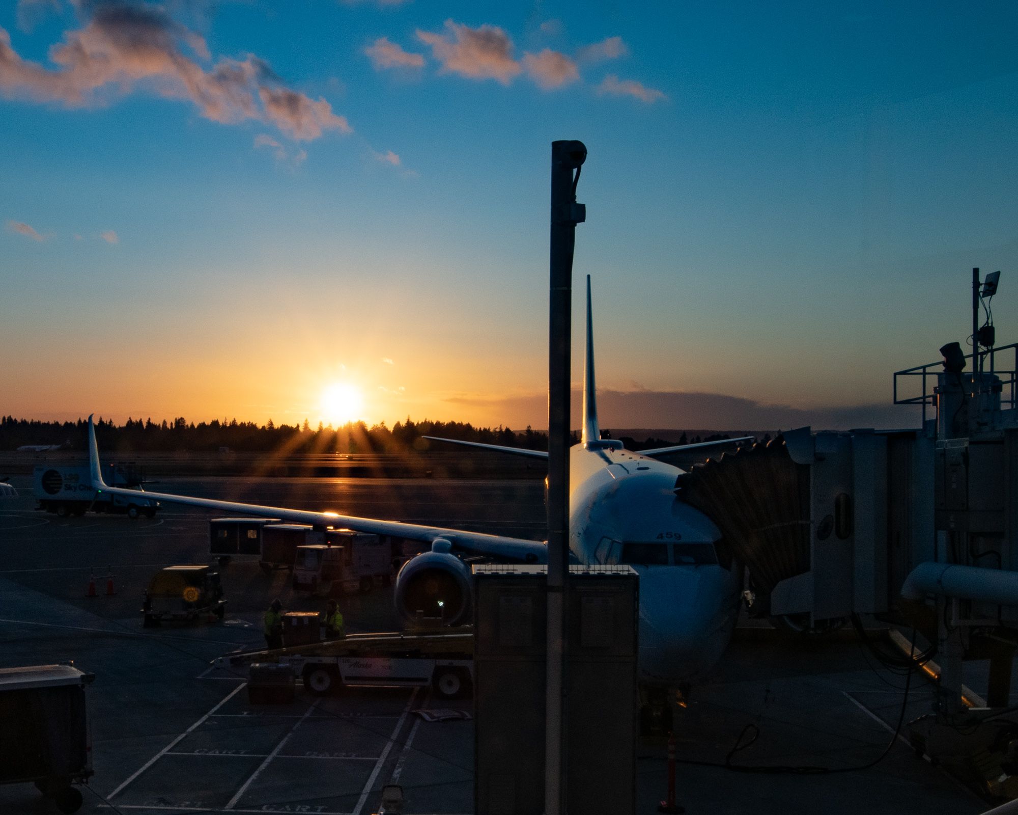 Loading an Alaska Airlines 737-900ER in the KSEA Sunset