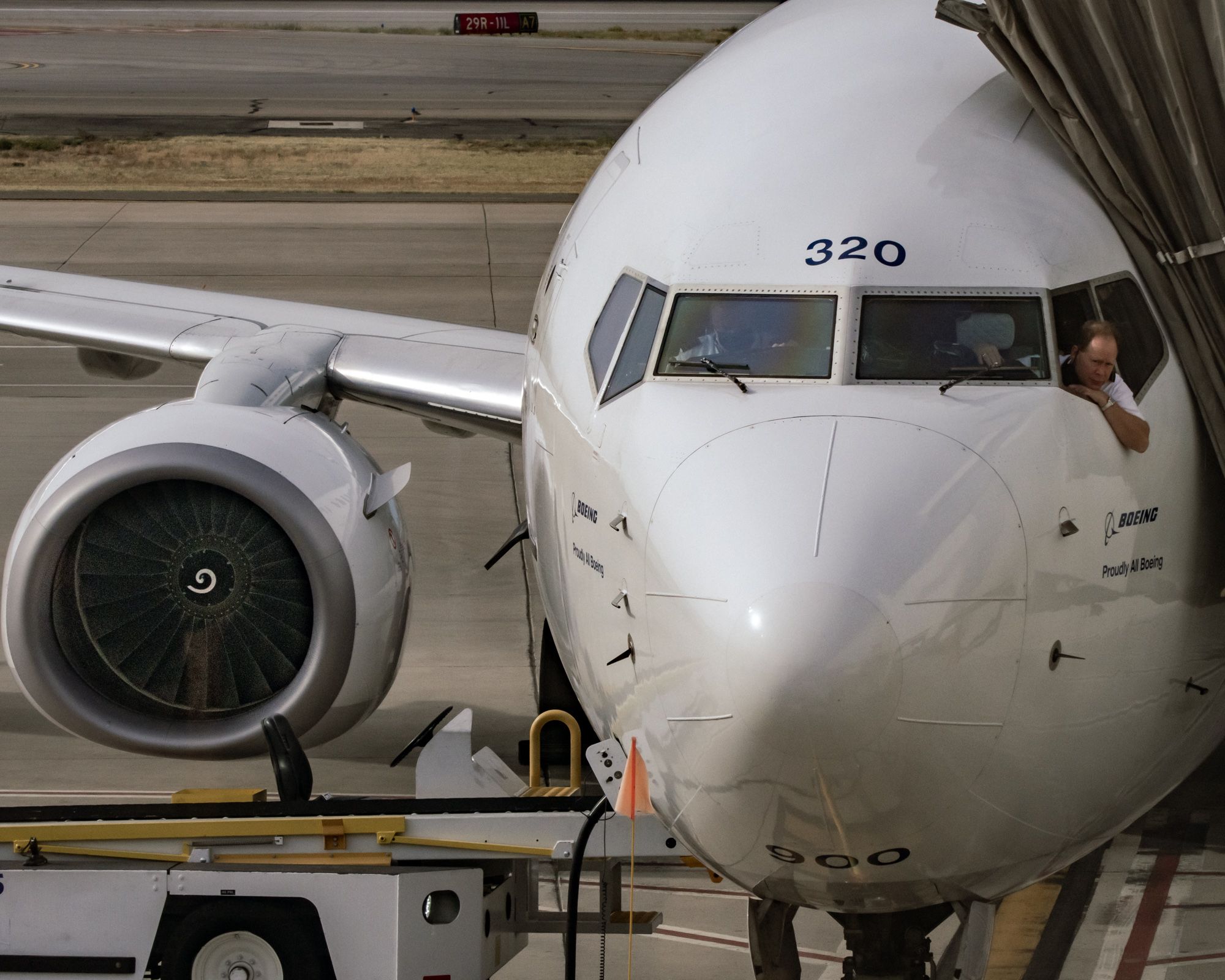 Pilots Getting A 737-900 Ready to Fly