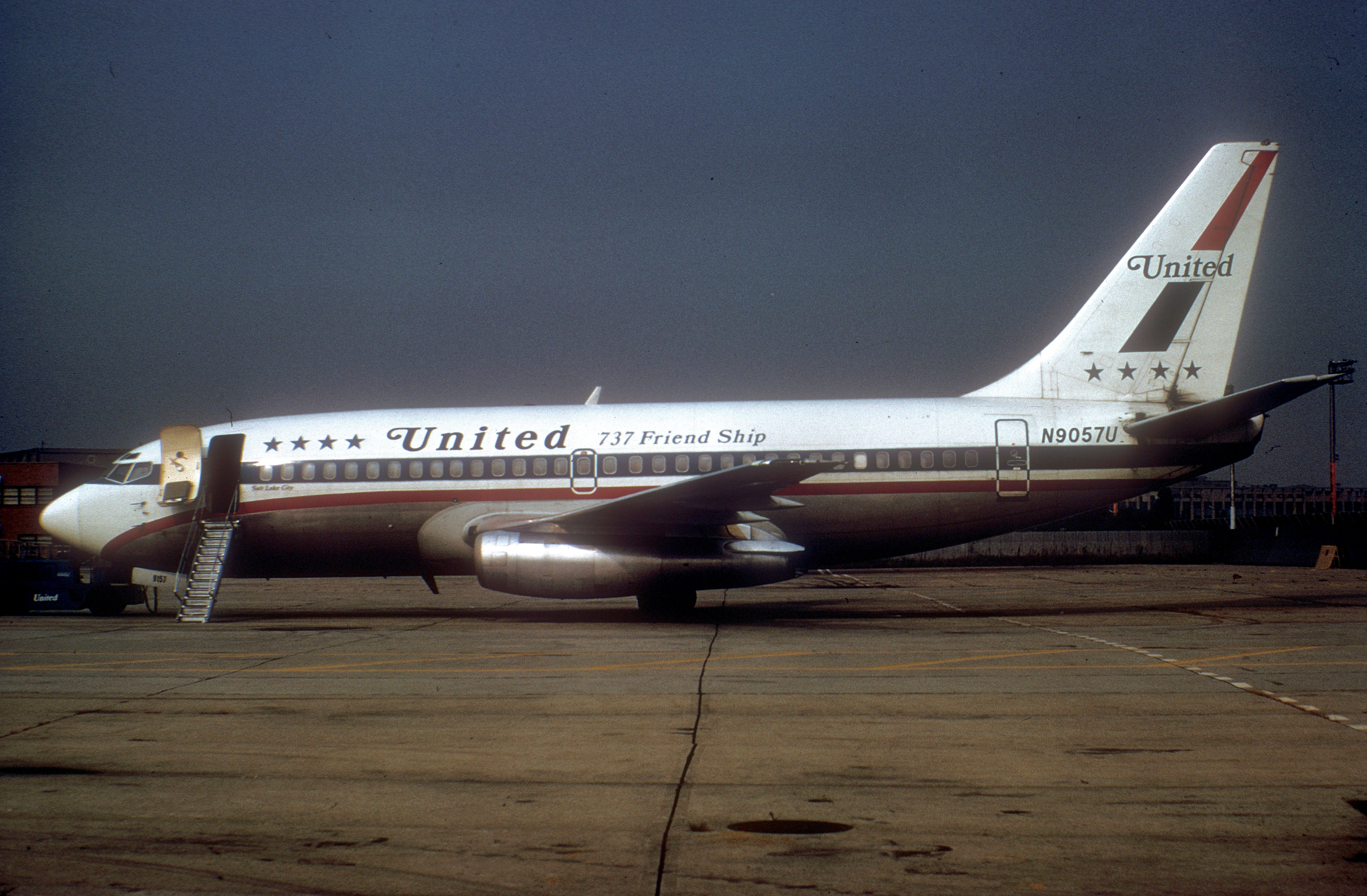 United Air Lines Boeing 737-200