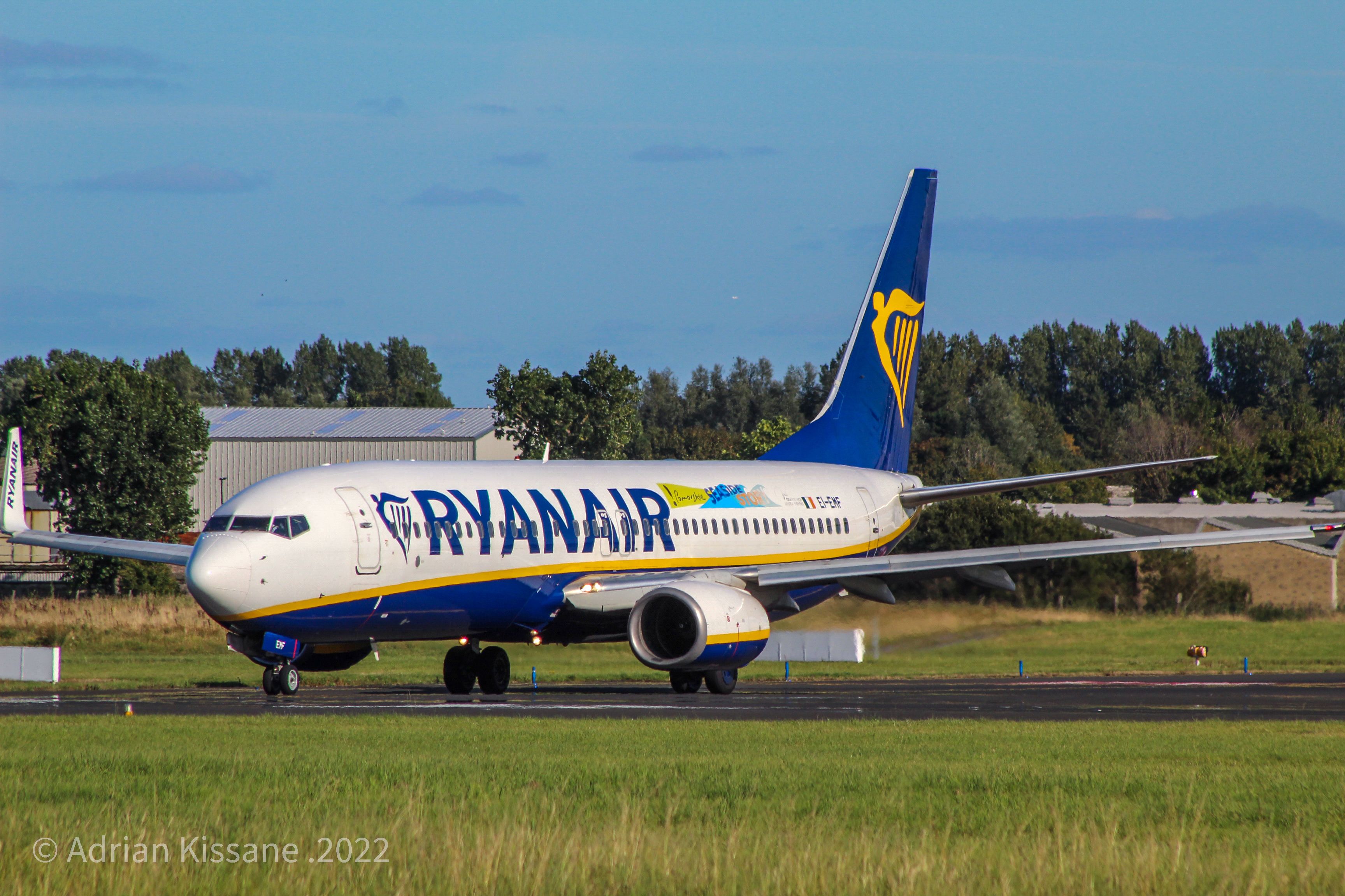 Ryanair 737 at Shannon Airport