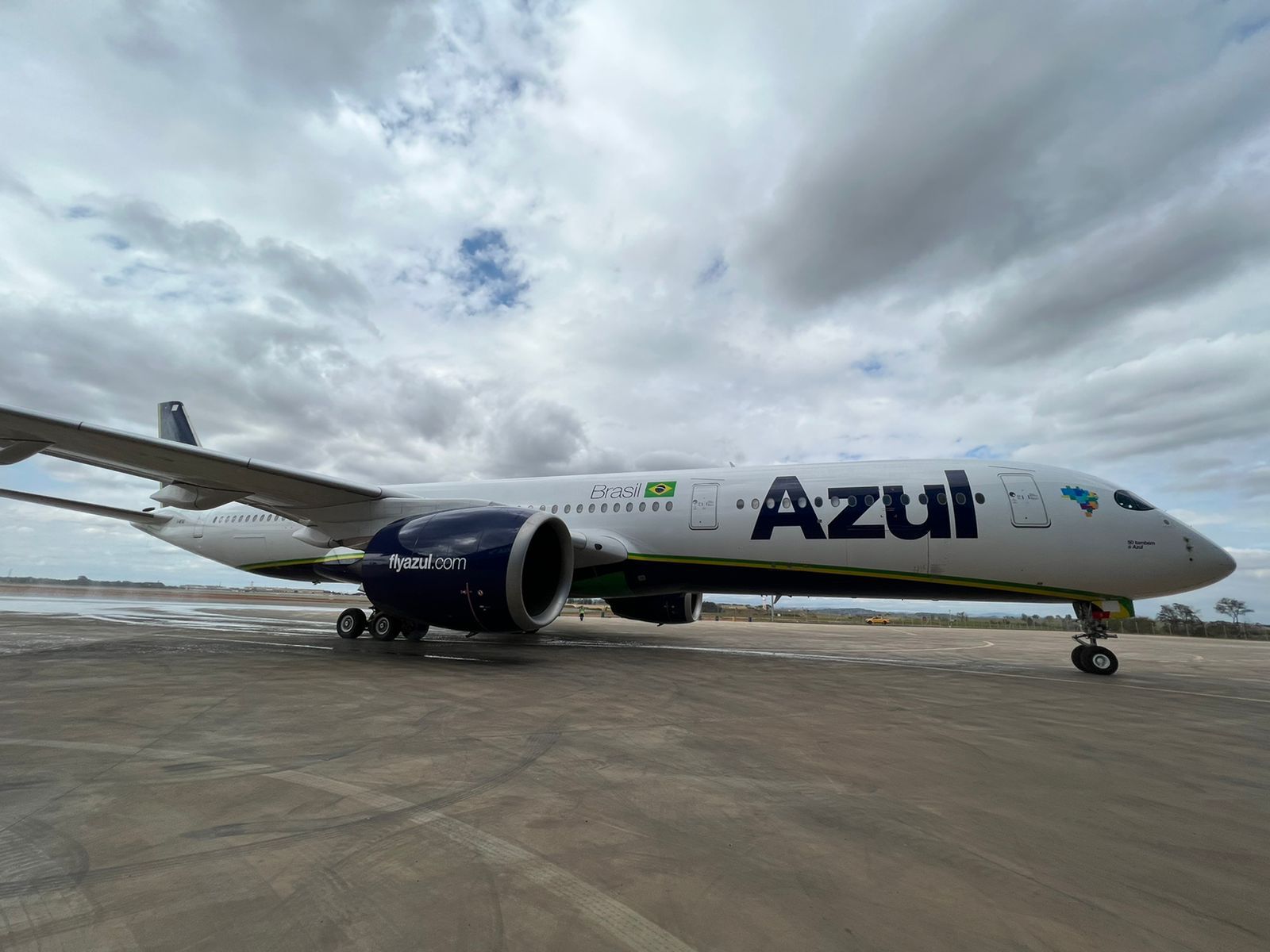 Azul's first Airbus A350-900 operated its inaugural flight. 