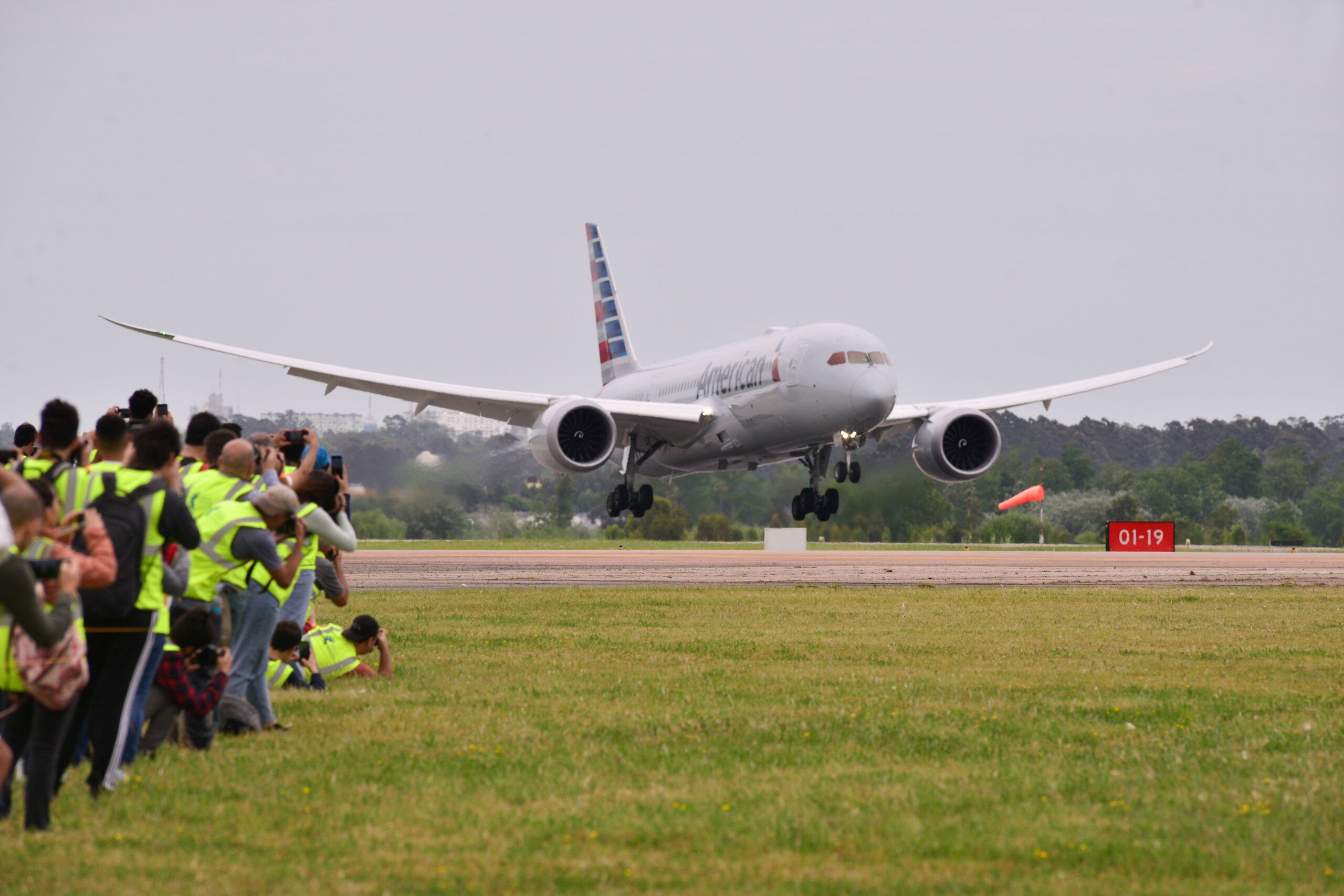 AeroFotoFest-2-scaled - American Airlines Boeing 787 on flight ops in front of photographers