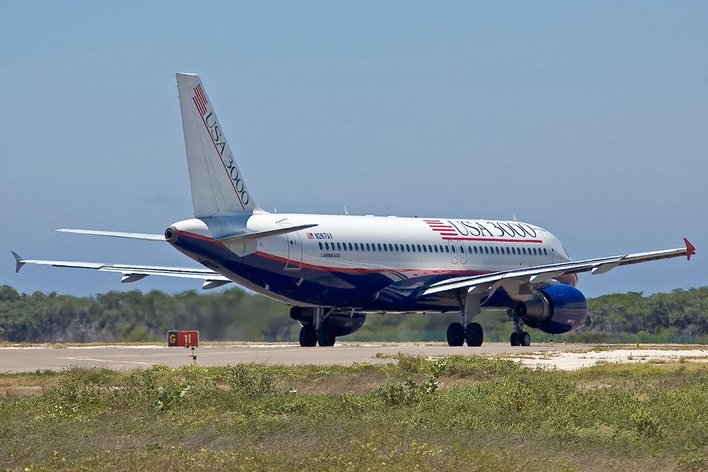 USA3000 Airlines Airbus A320 at Aruba