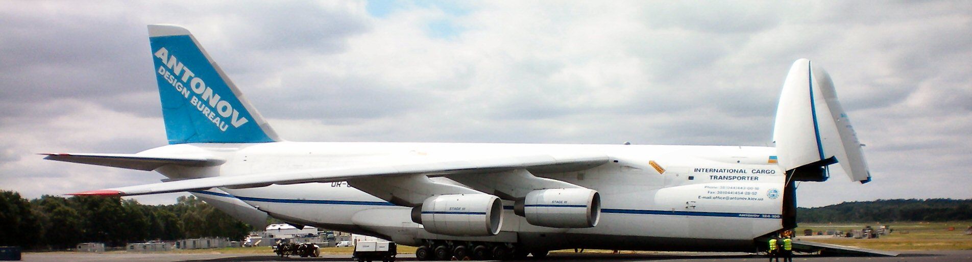 An-124 with front ramp lowered