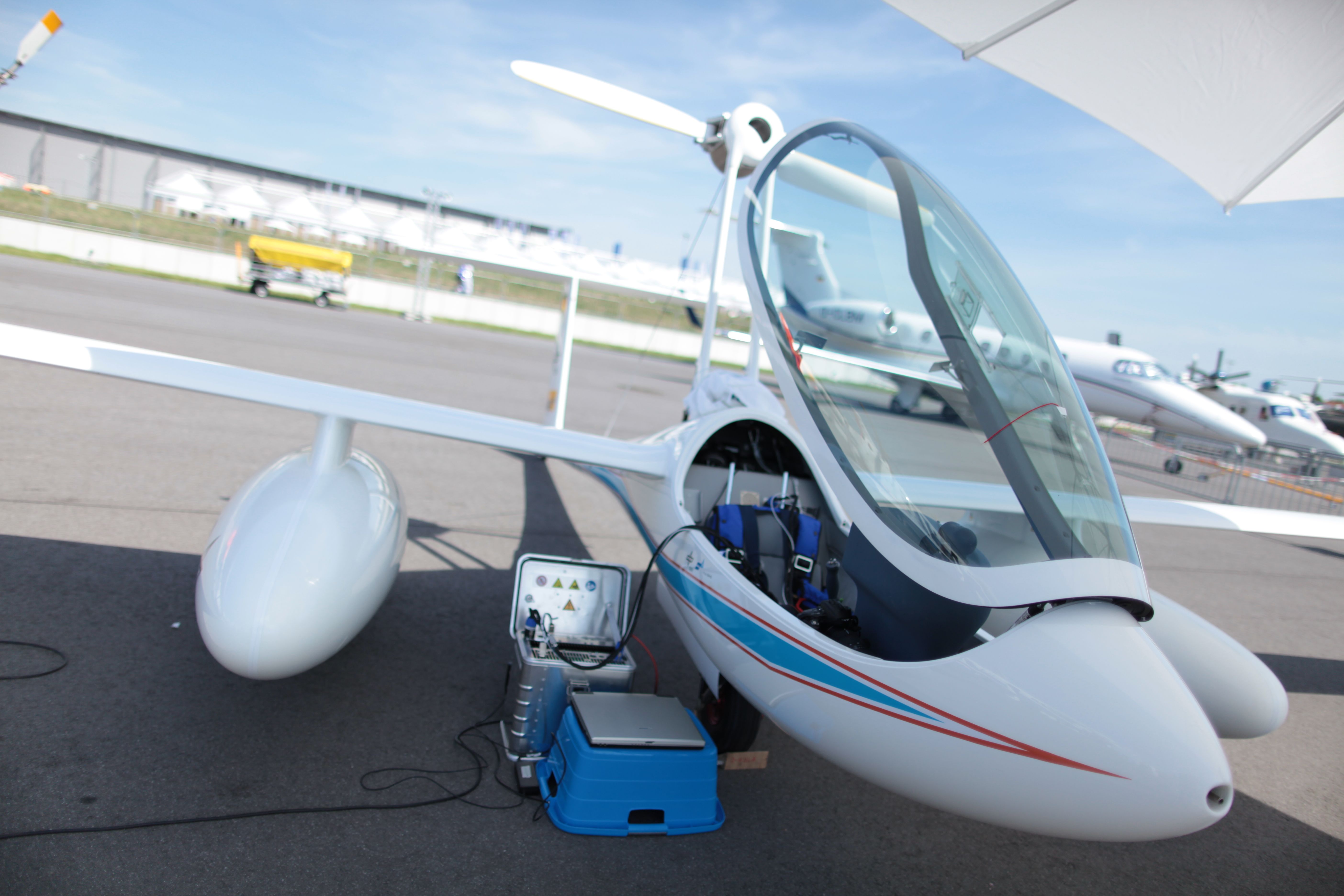 Antares DLR-H2 research aircraft powered by hydrogen fuel cell