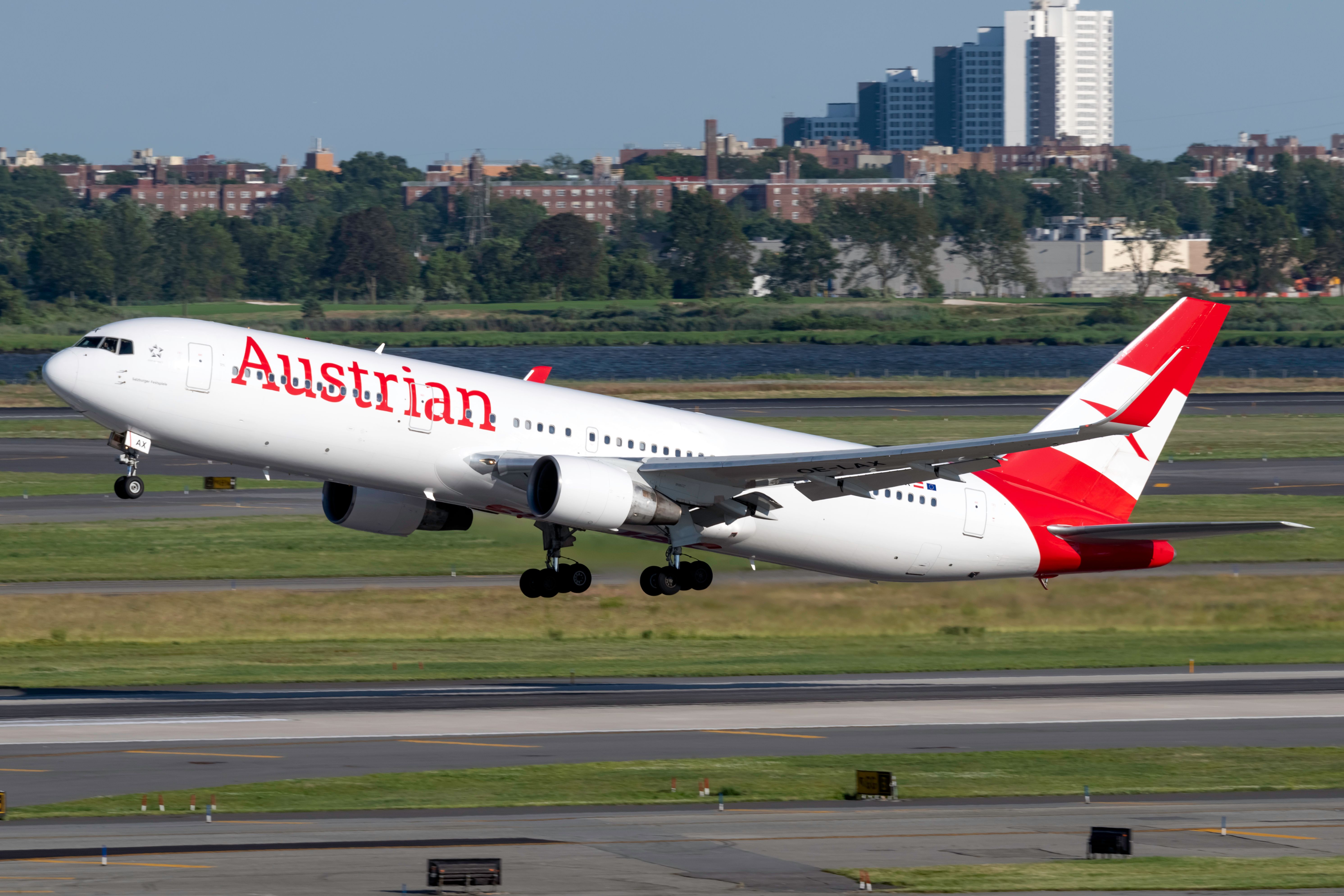 Austrian Airlines Boeing 767-3Z9(ER) OE-LAX-1
