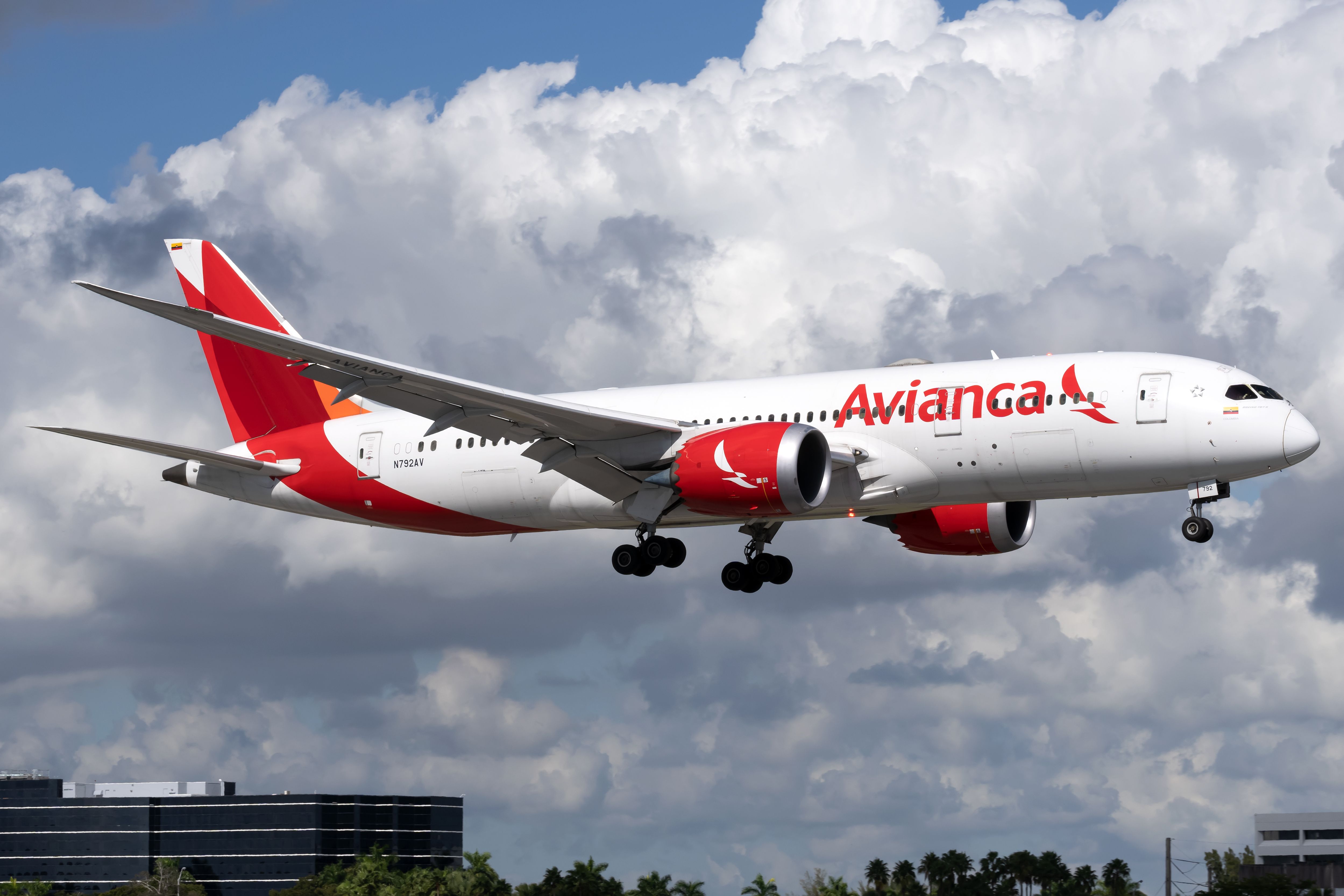 Avianca Boeing 787-8 Dreamliner N792AV (2)-1