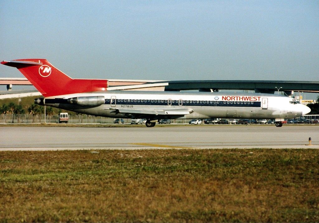 Boeing_727-251-Adv,_Northwest_Airlines_AN0213040