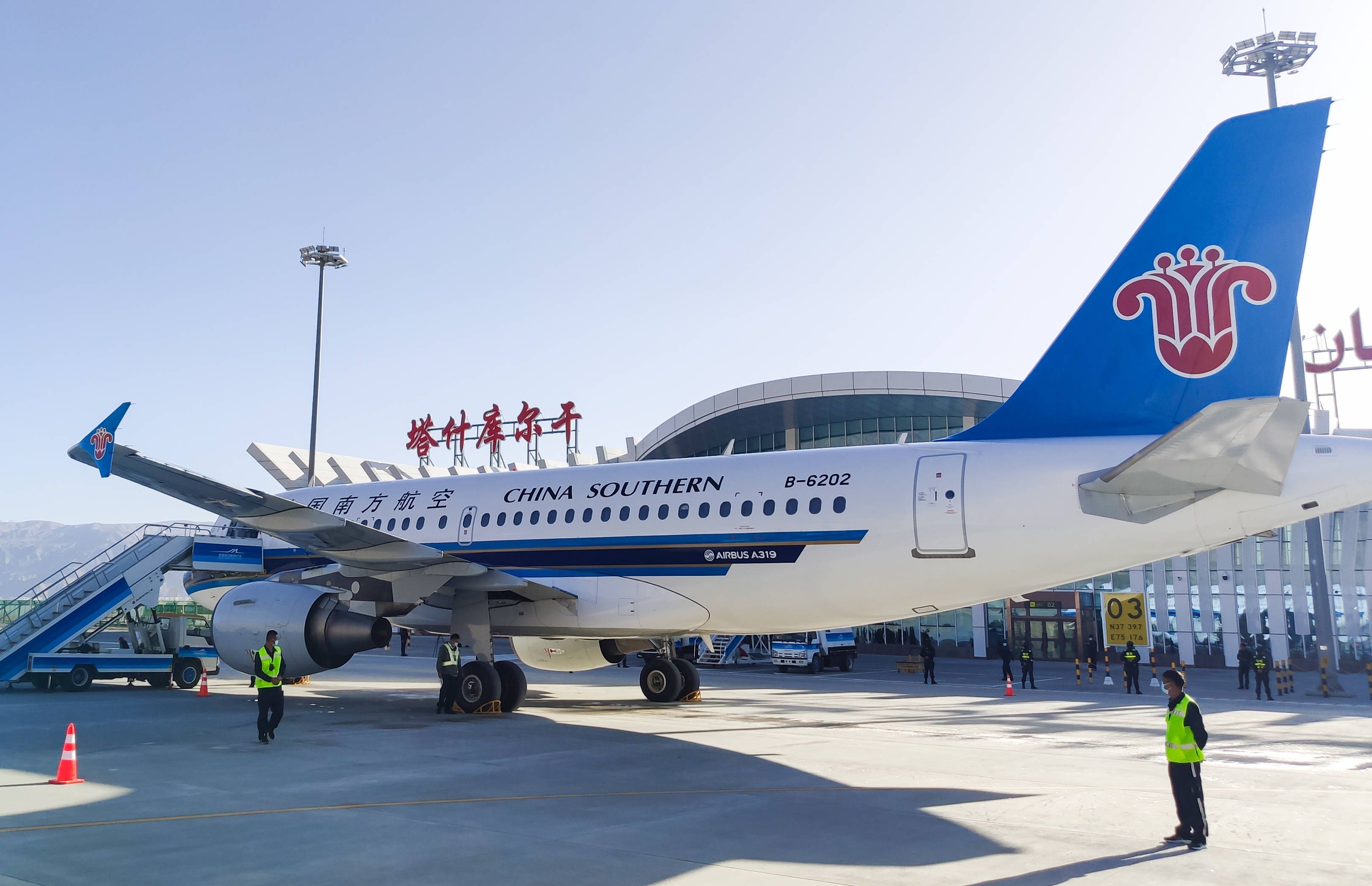 China southern at Tashikuergan Hongqilafu Airport