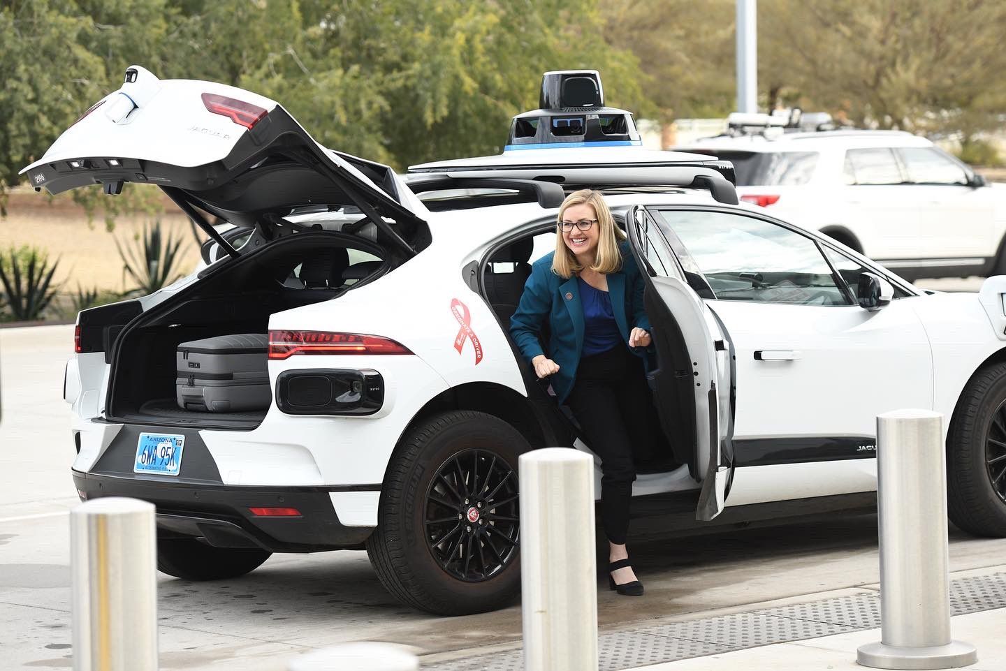 Phoenix Sky Harbor Becomes 1st Airport To Offer Self-Driving Car Service