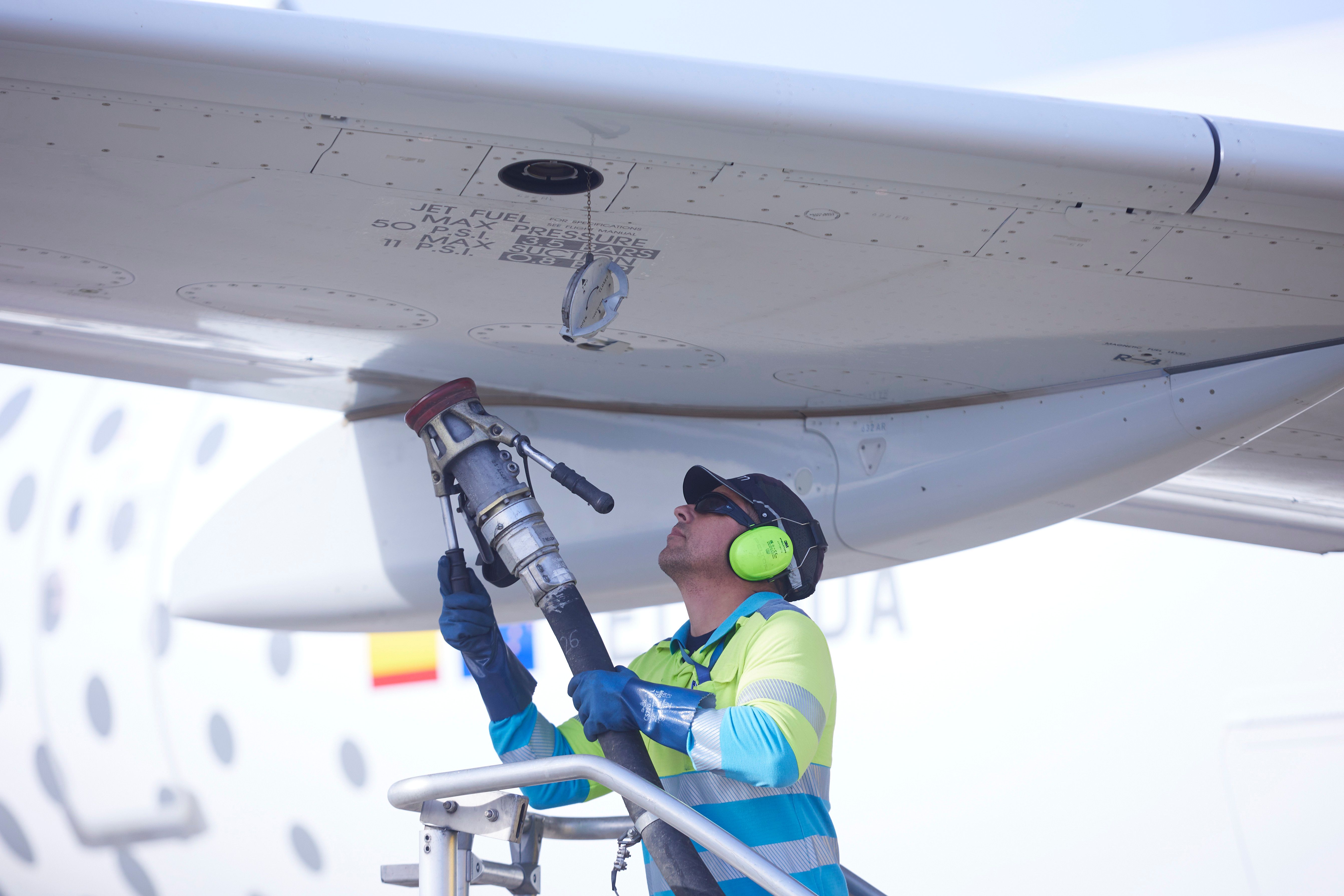 vueling plane refueled with sustainable aviation fuel in Spain