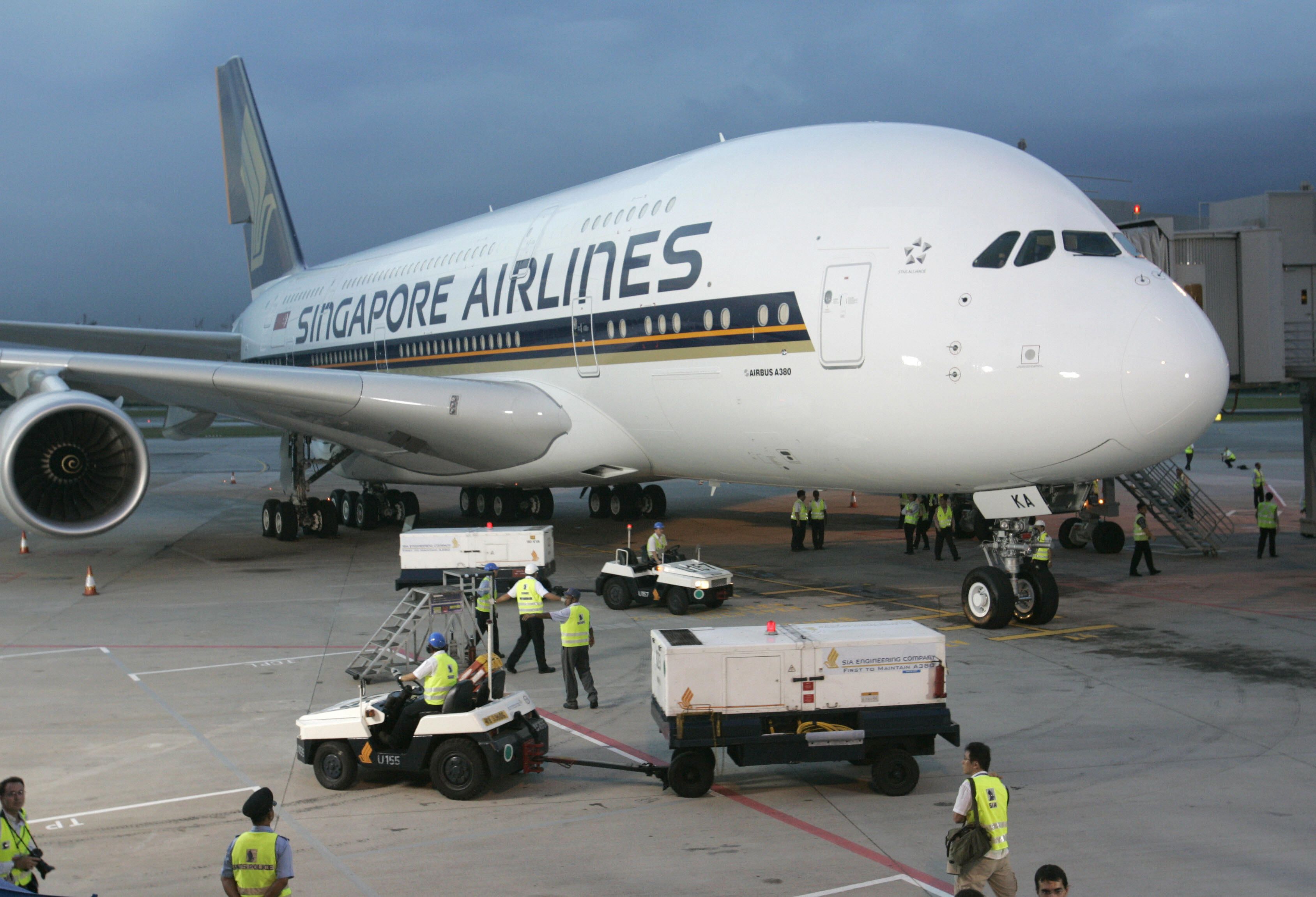Engineers prepare to check Airbus A380 at SIN 