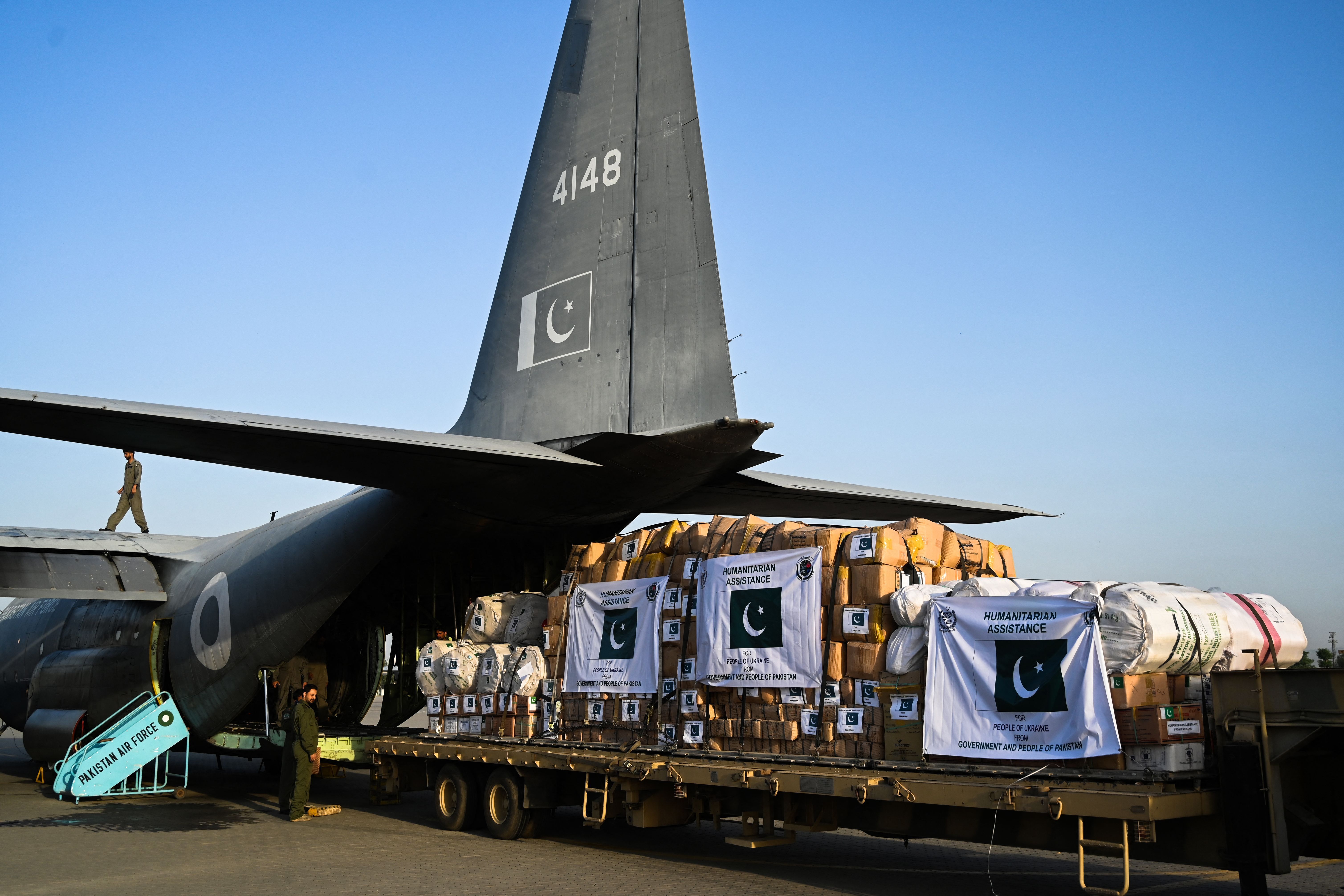 GettyImages-Pakistan-Ukraine-C-130-HumanitarianAid