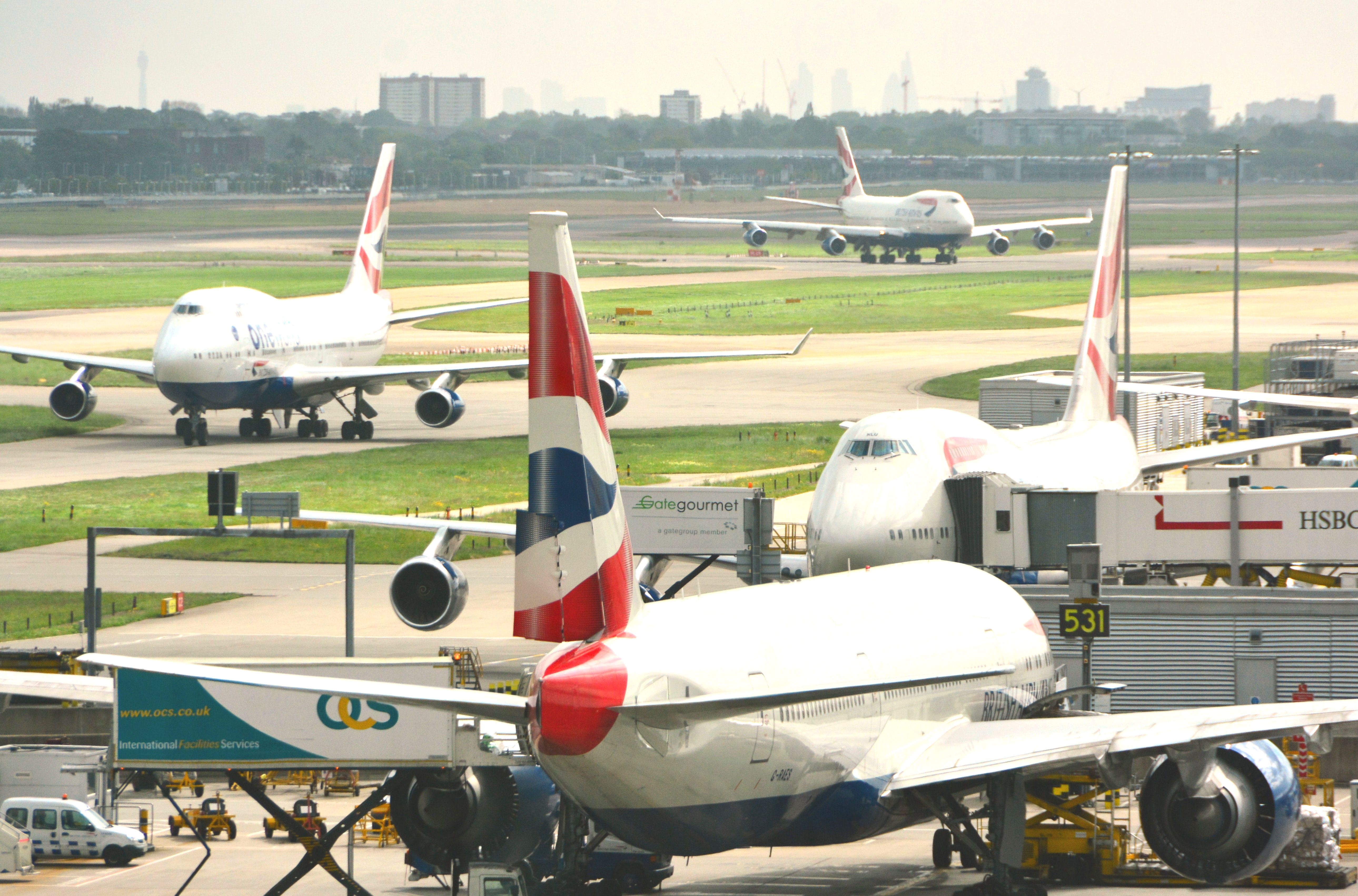 Heathrow Airport - BA Boeing 747-400s, Boeing 777