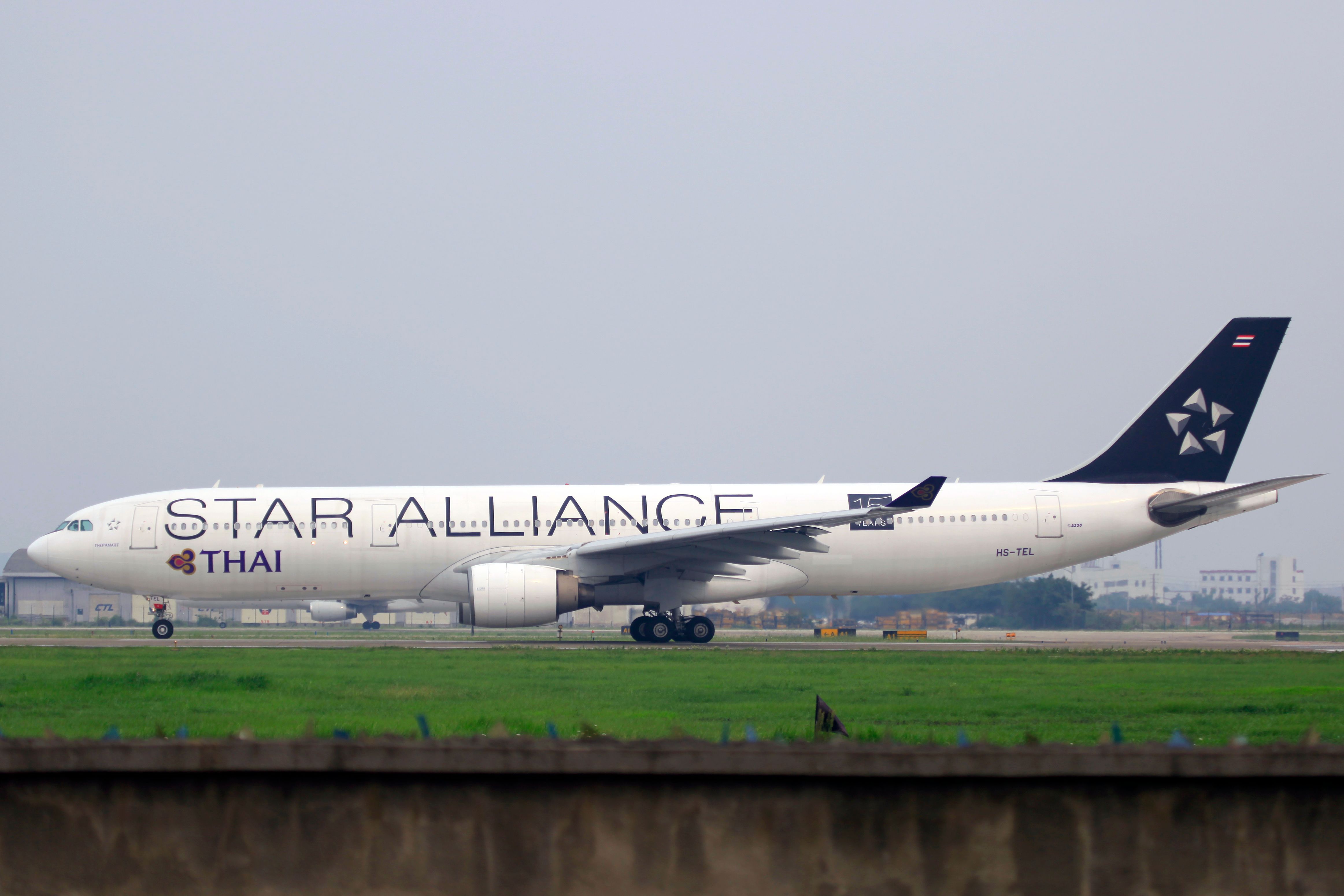 HS-TEL_-_Thai_Airways_International_-_Airbus_A330-322_-_Star_Alliance_Livery_-_CTU_(9769620092)