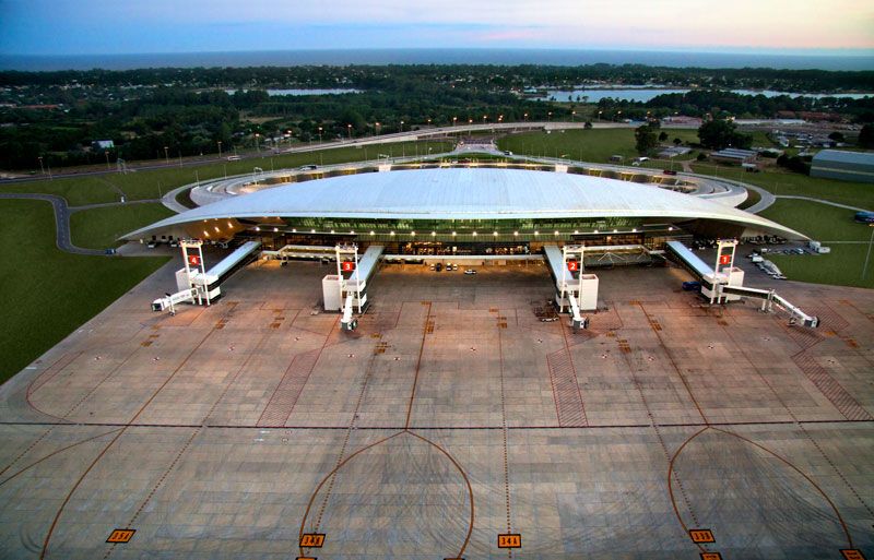 institucional-2 - Carrasco International Airport Terminal with 4 Gates