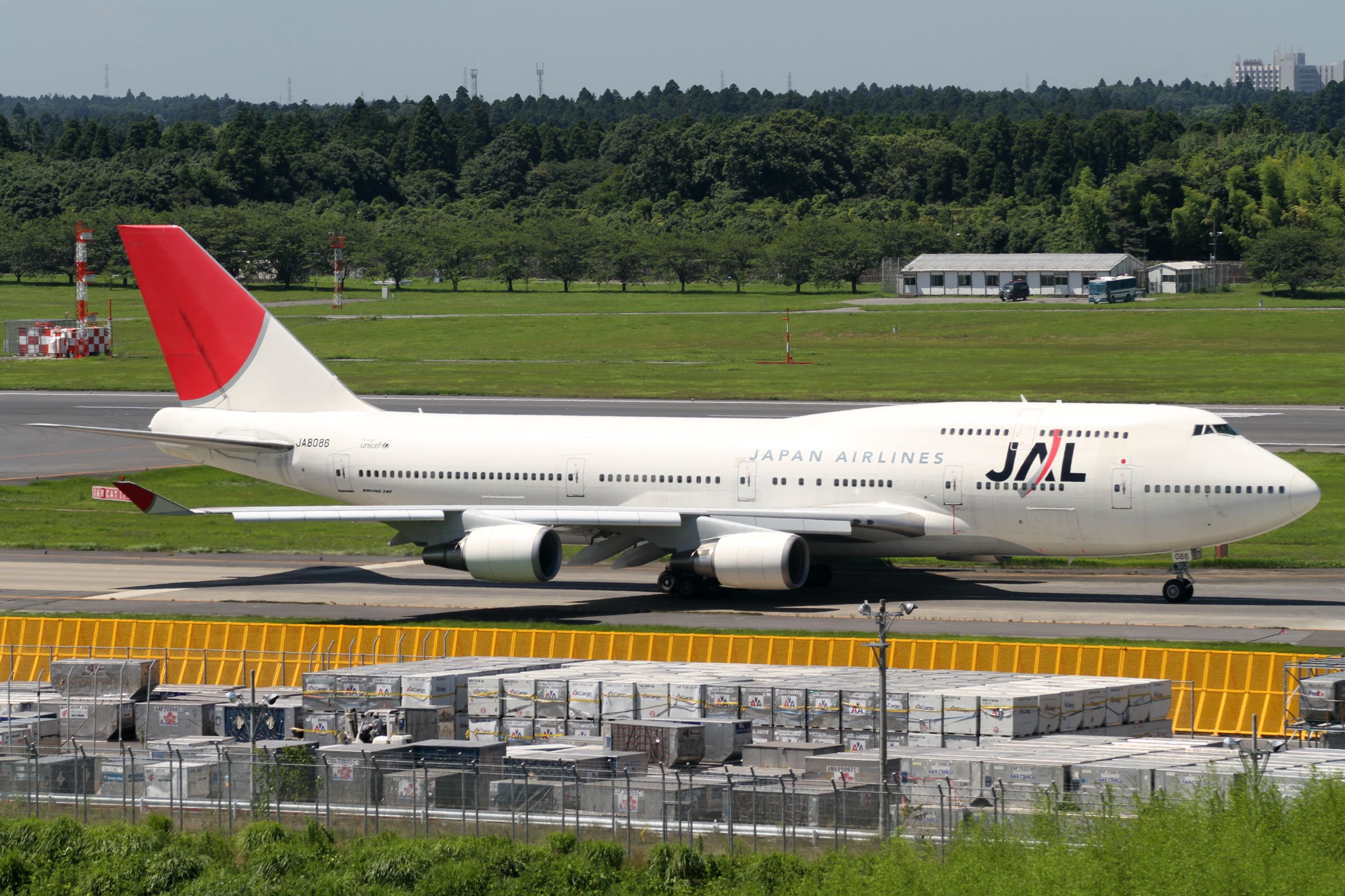 Narita International Airport, Boeing 747-446, c/n:25308, Japan Airlines