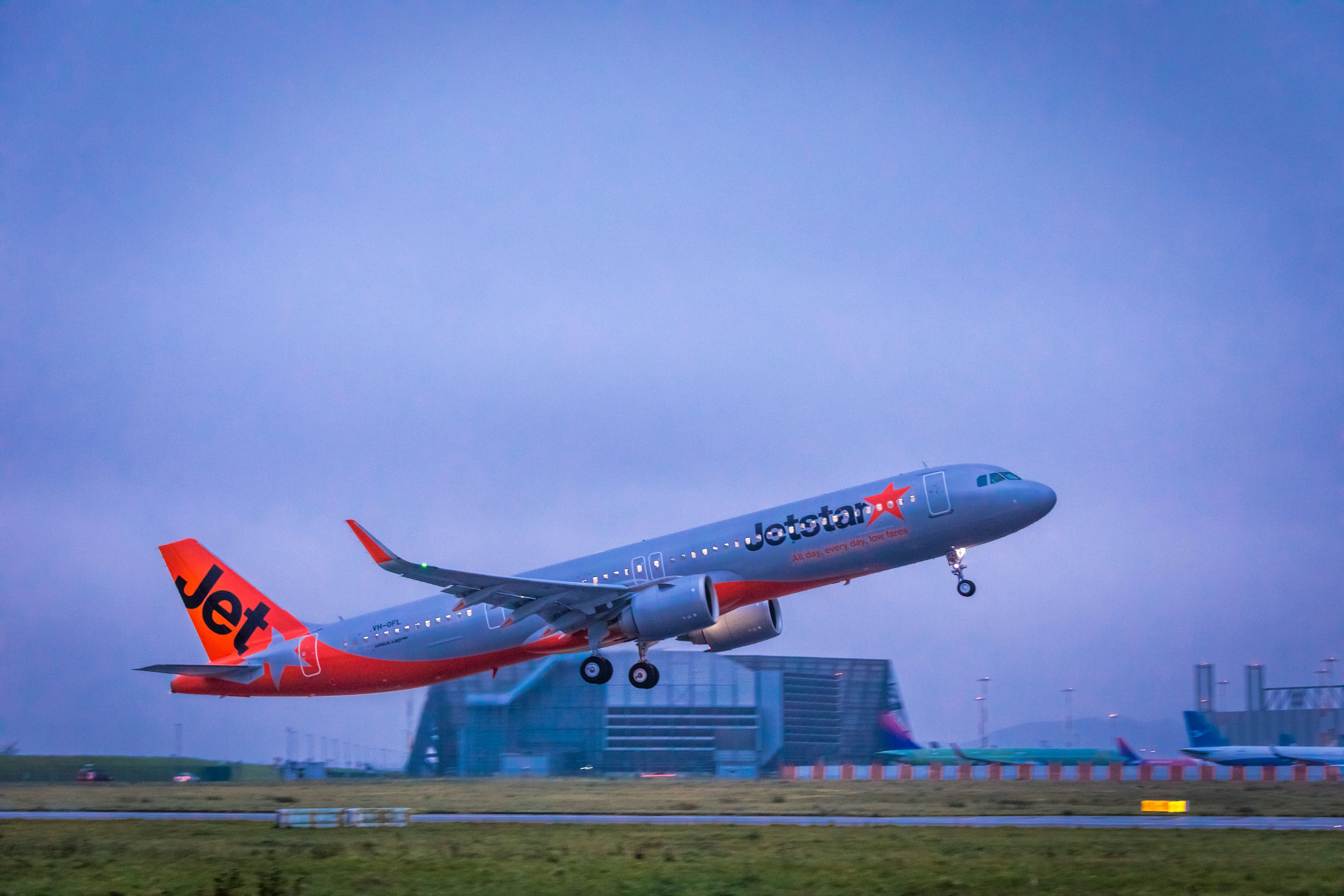 jetstar-unwraps-its-new-a321lr-before-christmas