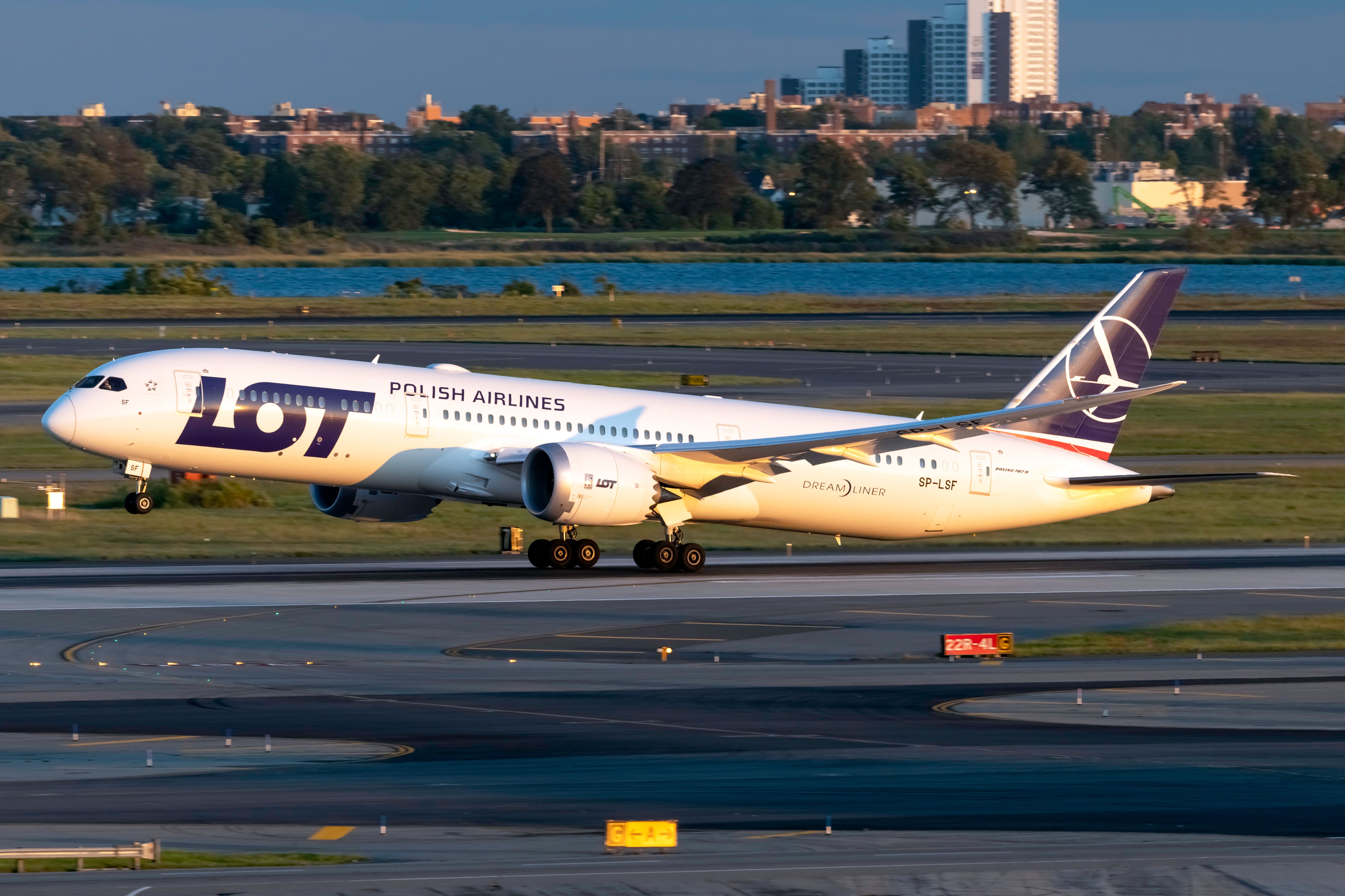 LOT Boeing 787-9 at JFK