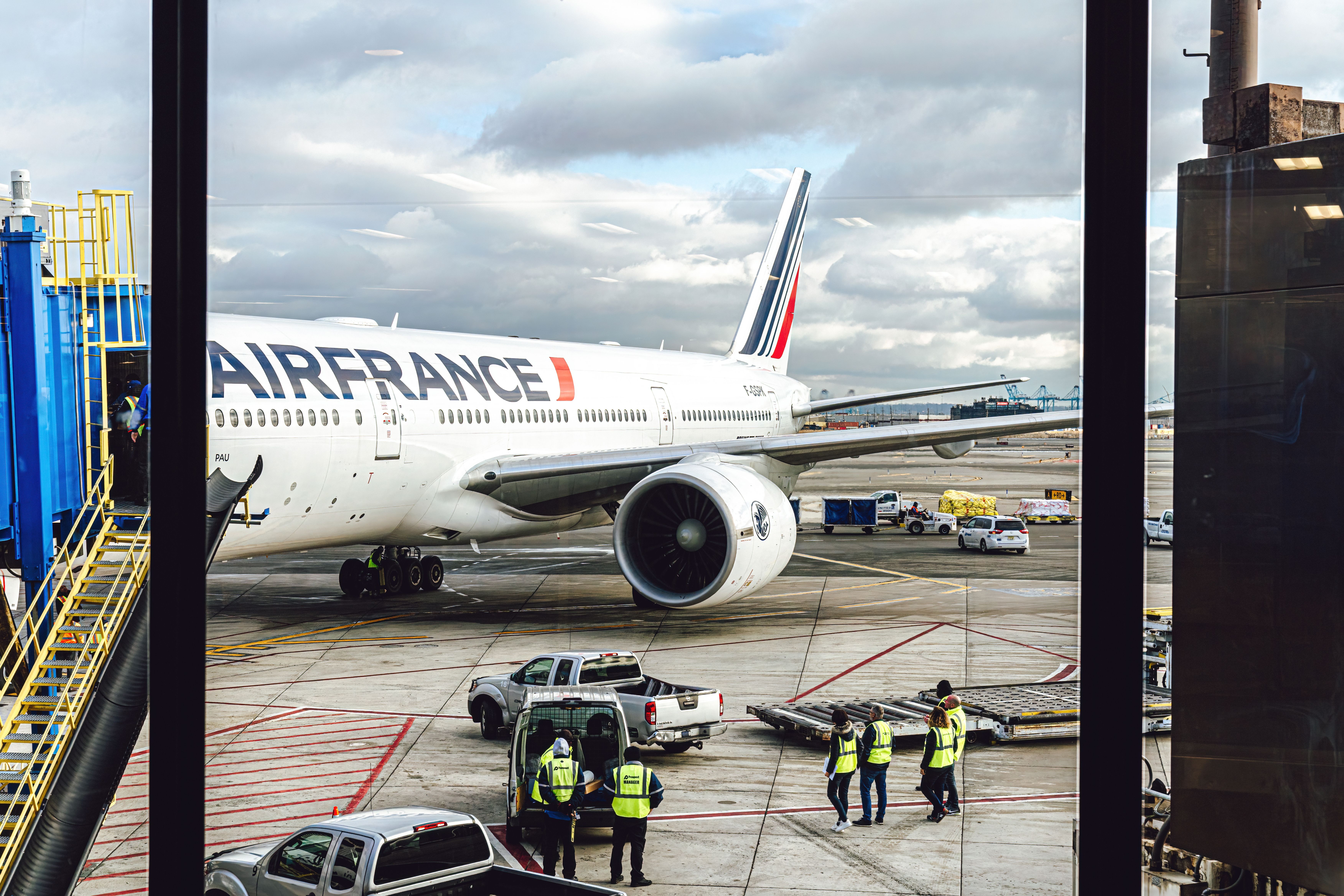 Air France Boeing 777-200ER at the gate in EWR