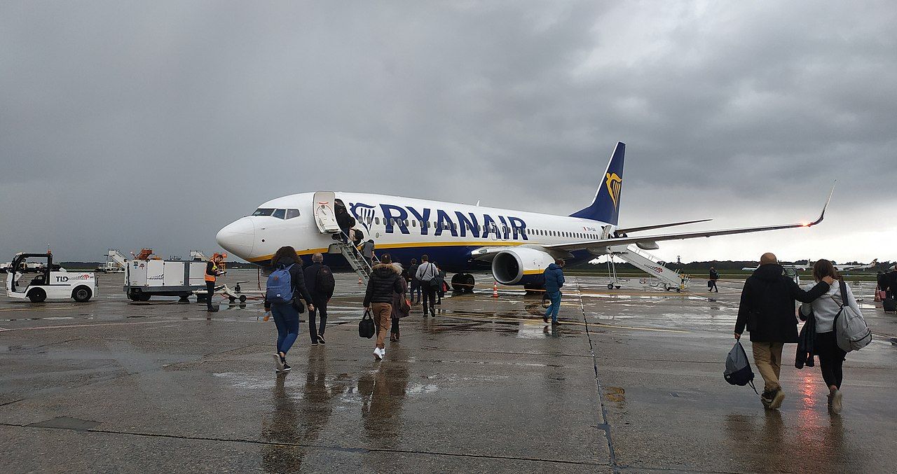 Ryanair_9H-QAI,_Marignac_Bordeaux_Airport